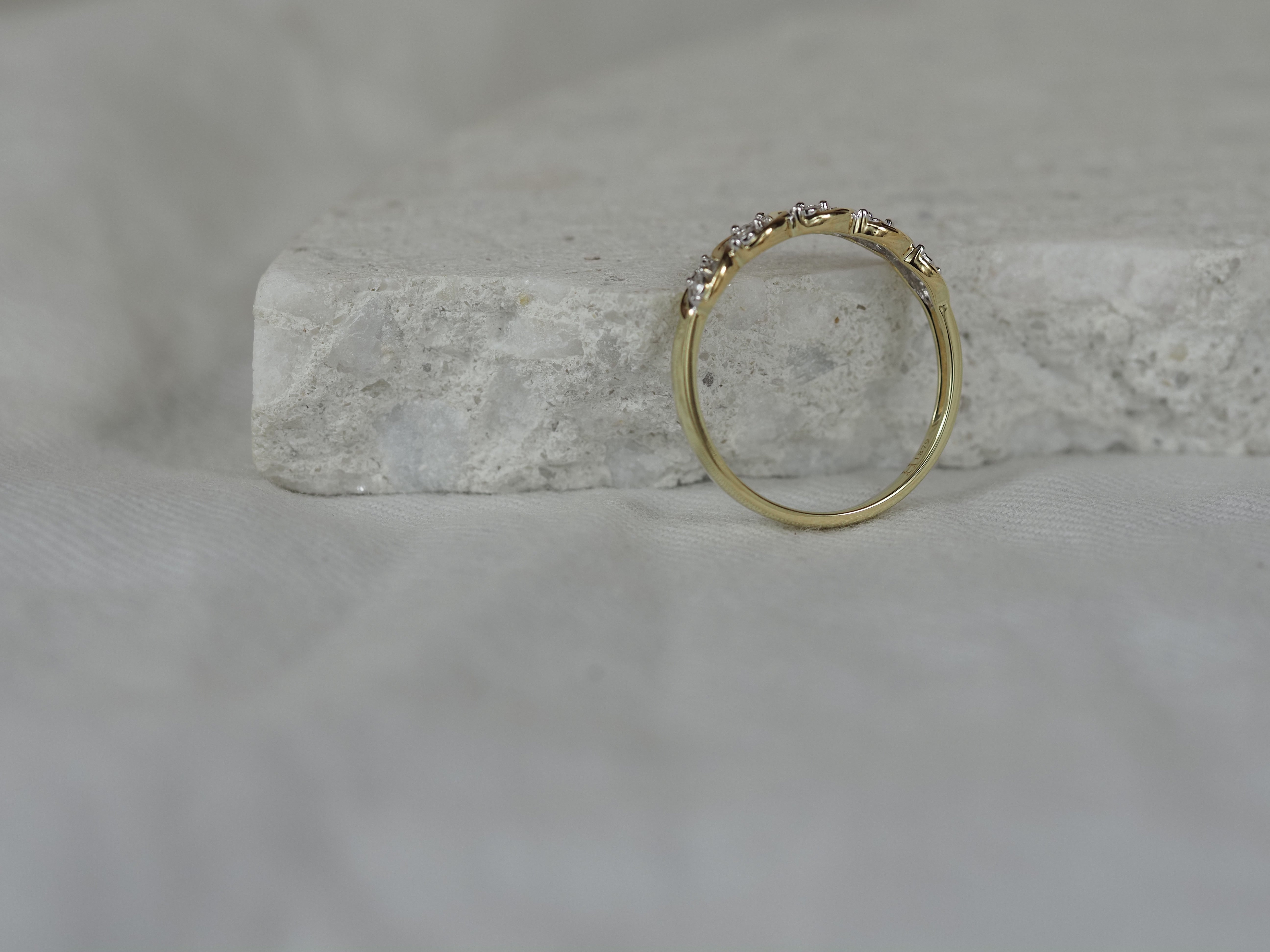 9ct Yellow and White Gold Diamond Ring, 0.033ct total