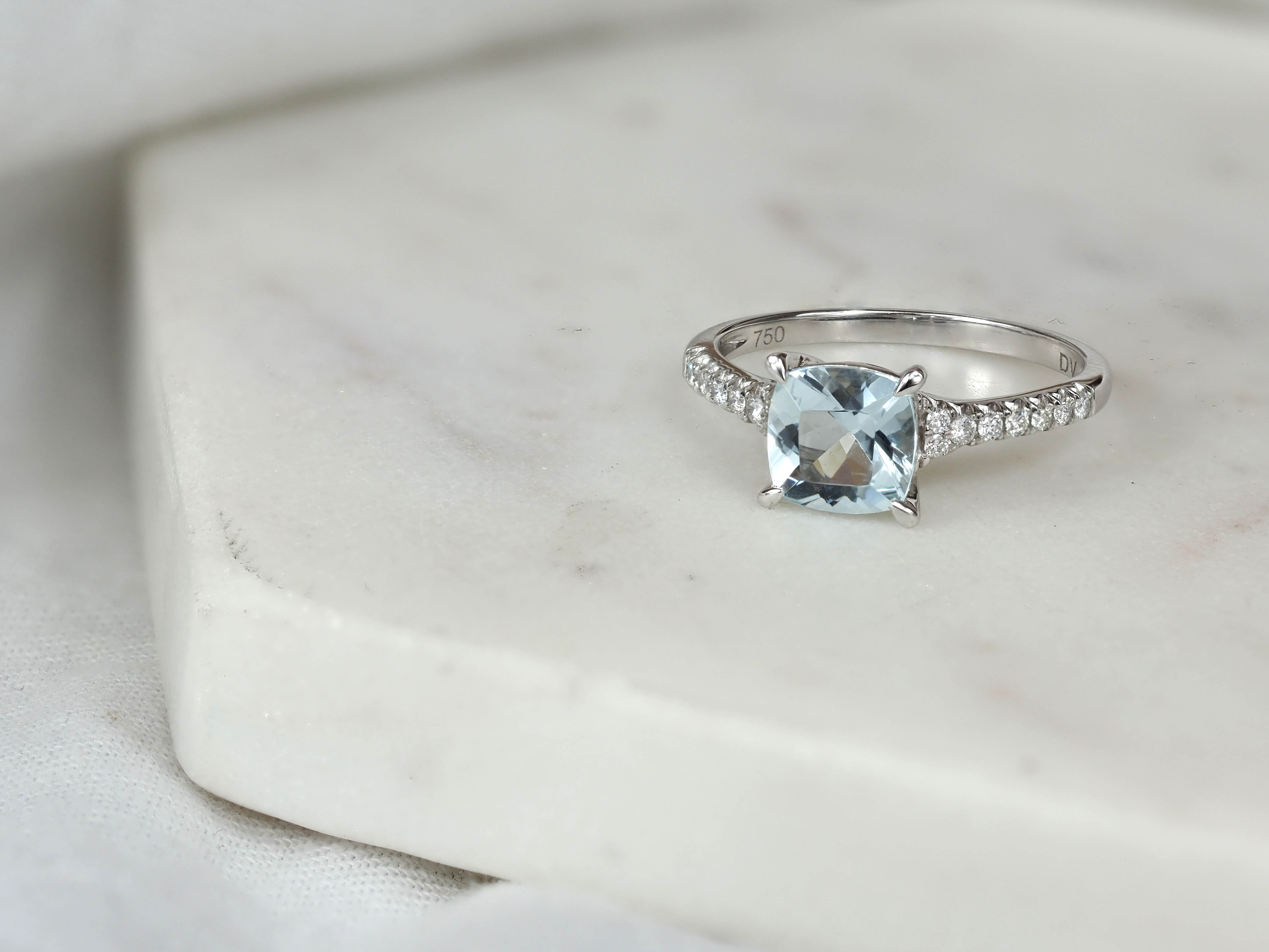 18ct White Gold Aquamarine and Diamond ring