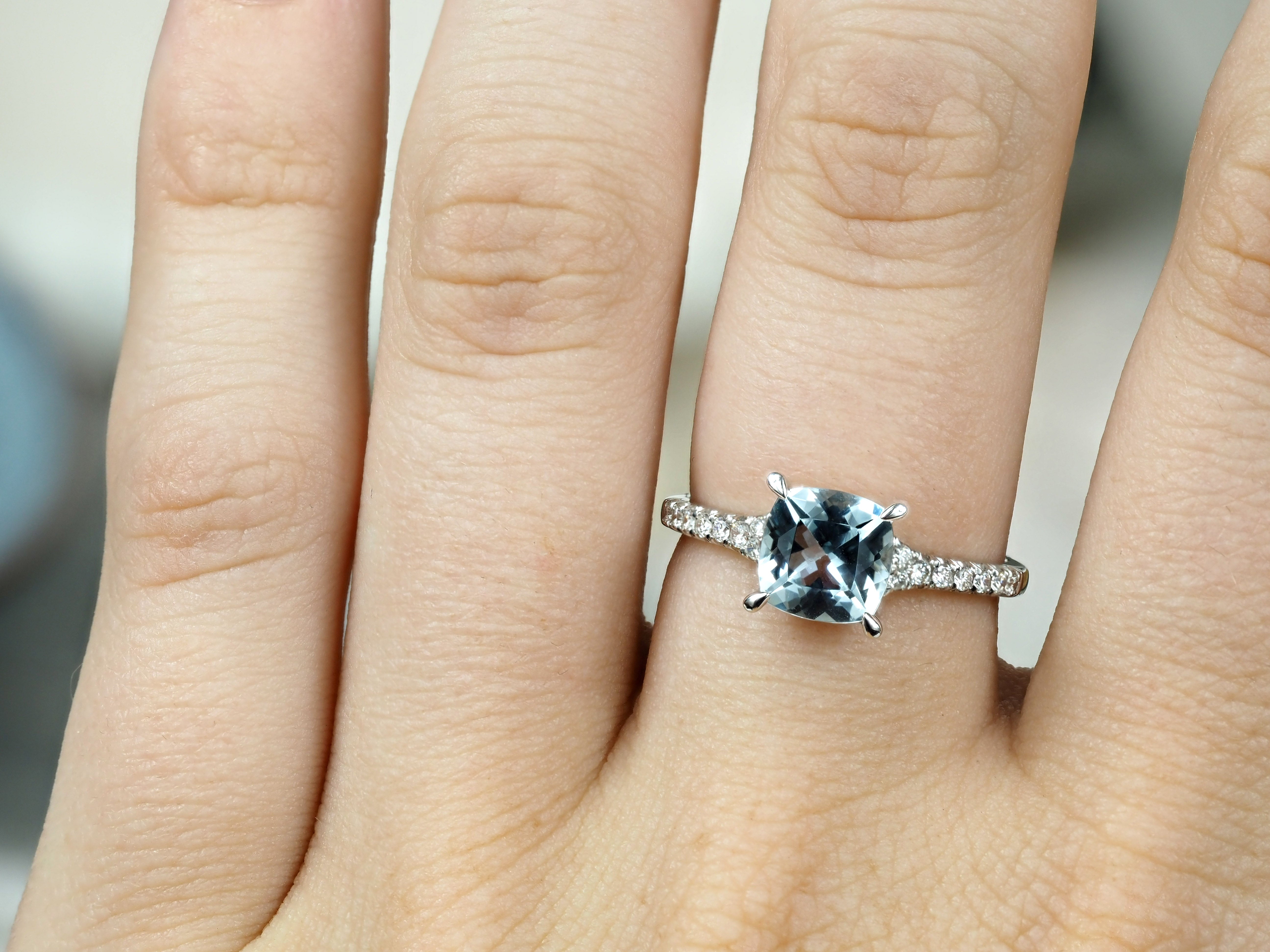 18ct White Gold Aquamarine and Diamond ring