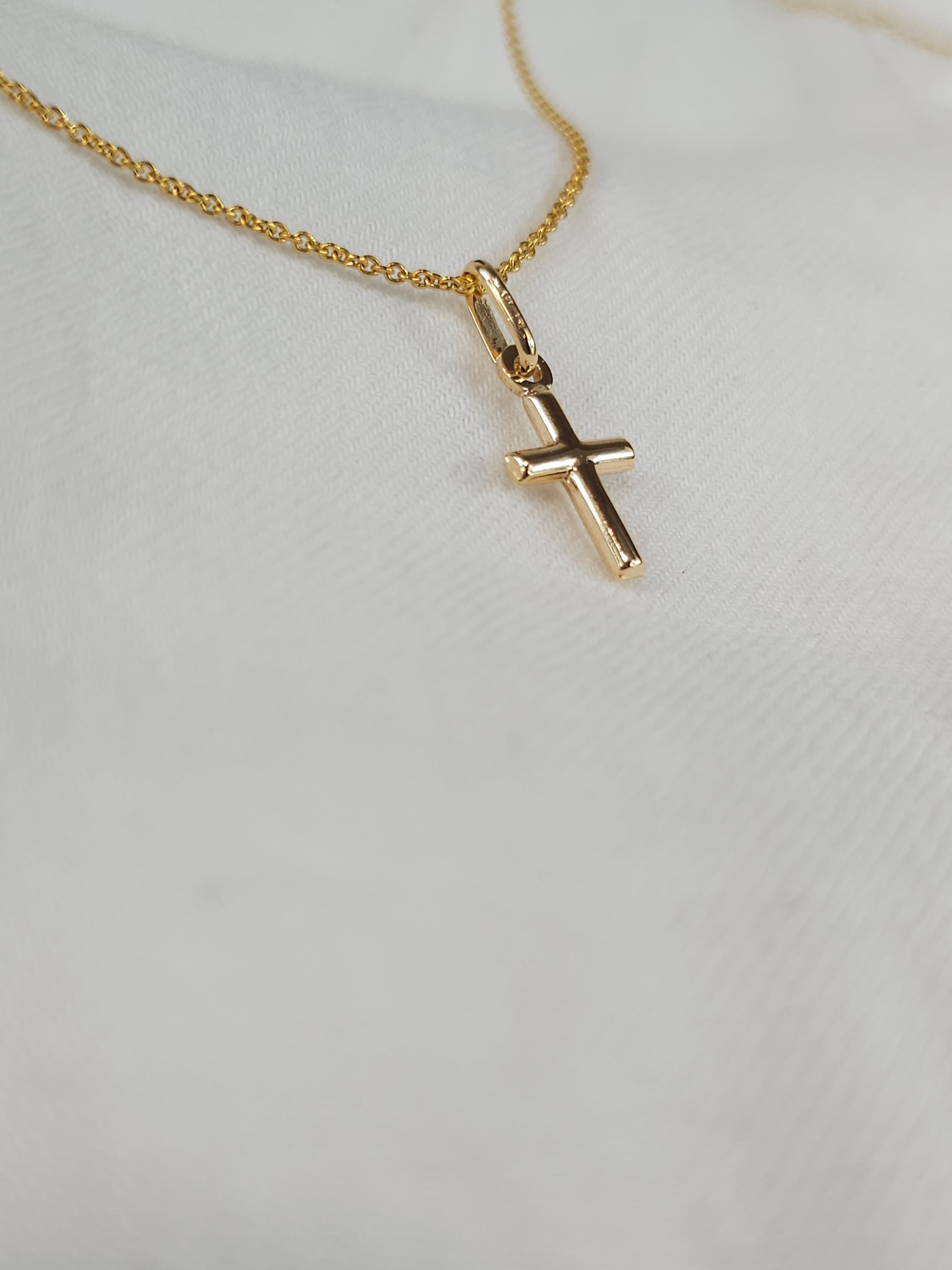 9ct gold cross pendant