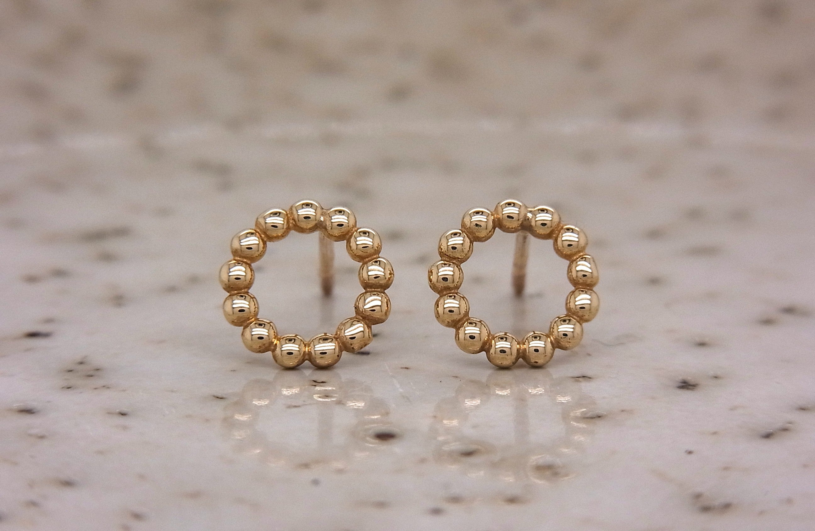 9ct Yellow Gold beaded circle stud