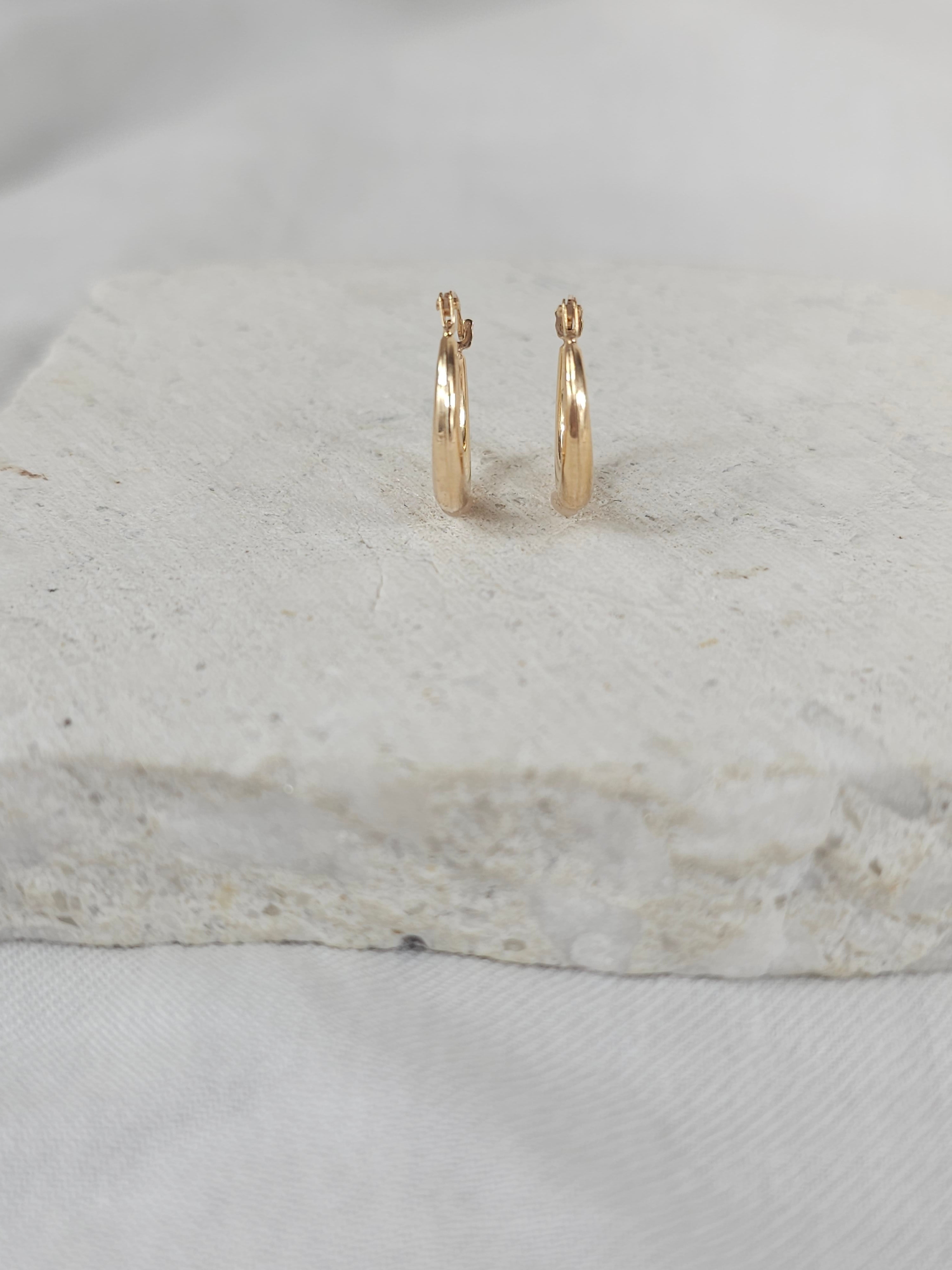 9ct gold tapered hoops 10mm