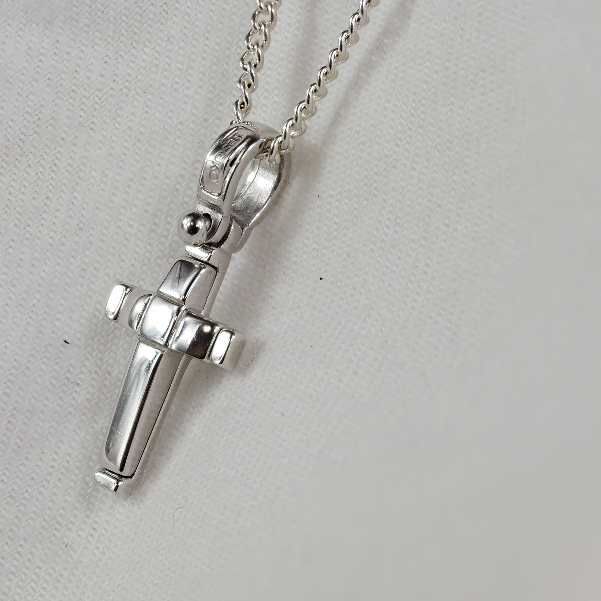 9ct White Gold Polished Cross Pendant, 15mm
