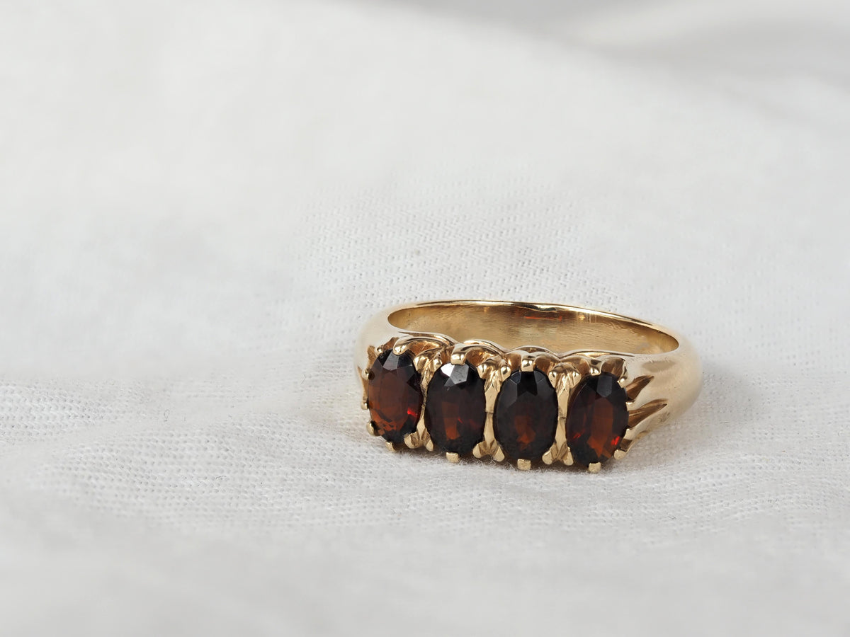 9ct Yellow Gold Vintage Style Garnet Ring
