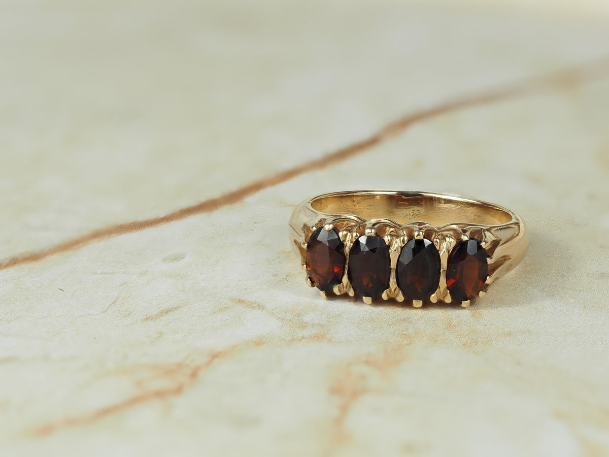 9ct Yellow Gold Vintage Style Garnet Ring