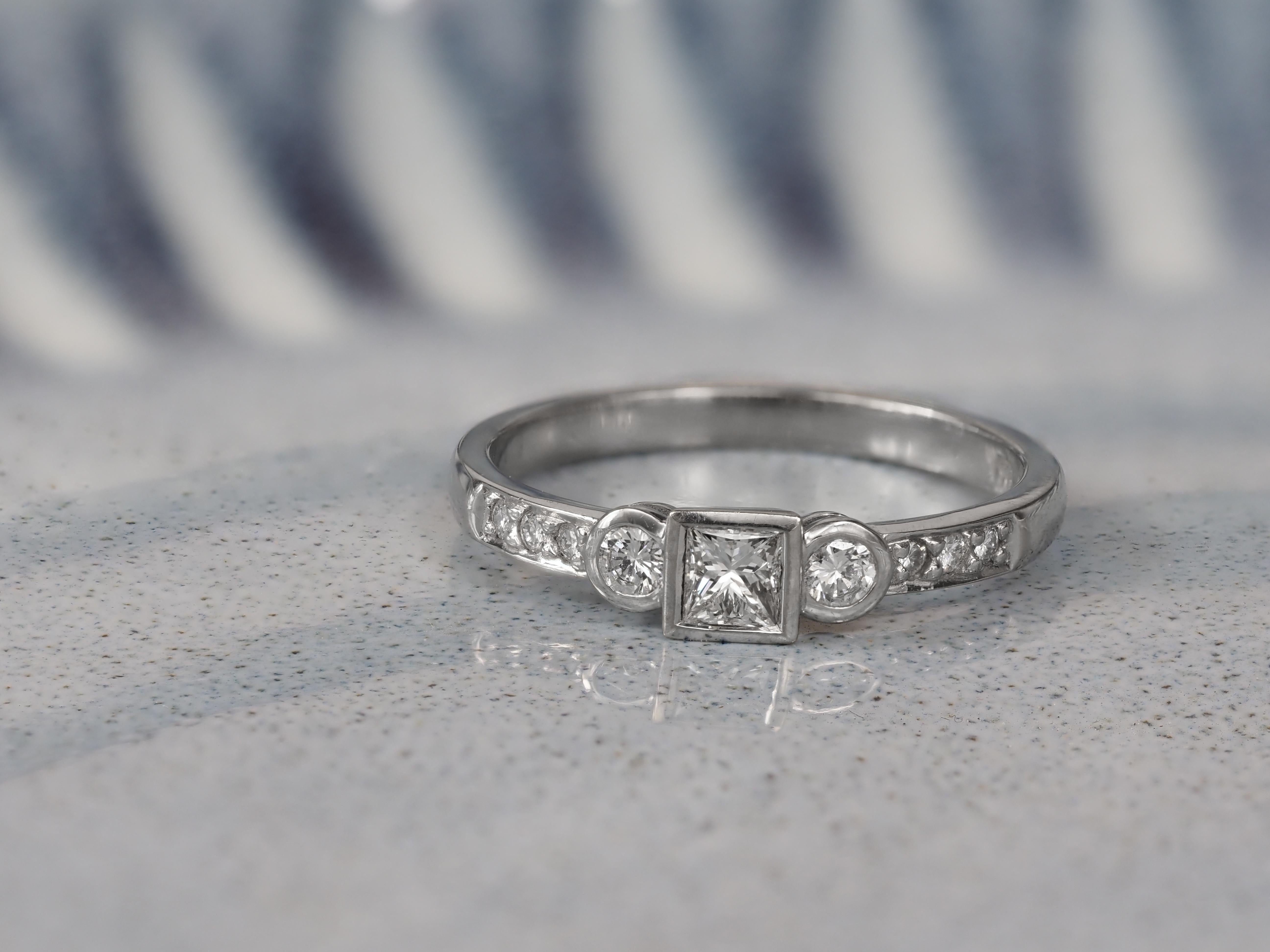 18ct White Gold Princess and Round Brillant cut Diamond Engagement Ring