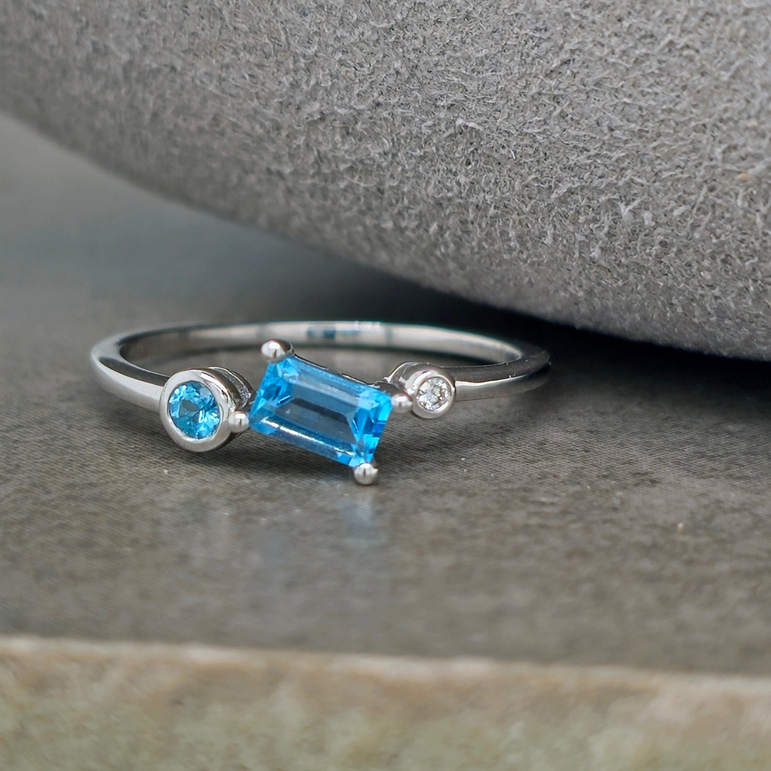 9ct White Gold, Blue Topaz & Diamond Scatter Ring