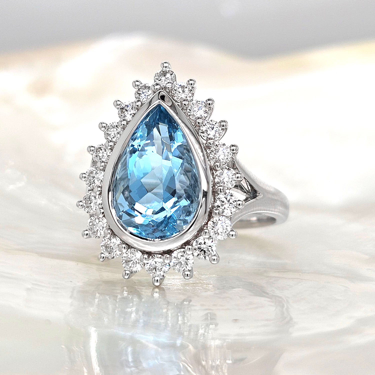 18ct White Gold, 3.65ct Natural Aquamarine & Diamond ring, 0.77 carats total.
