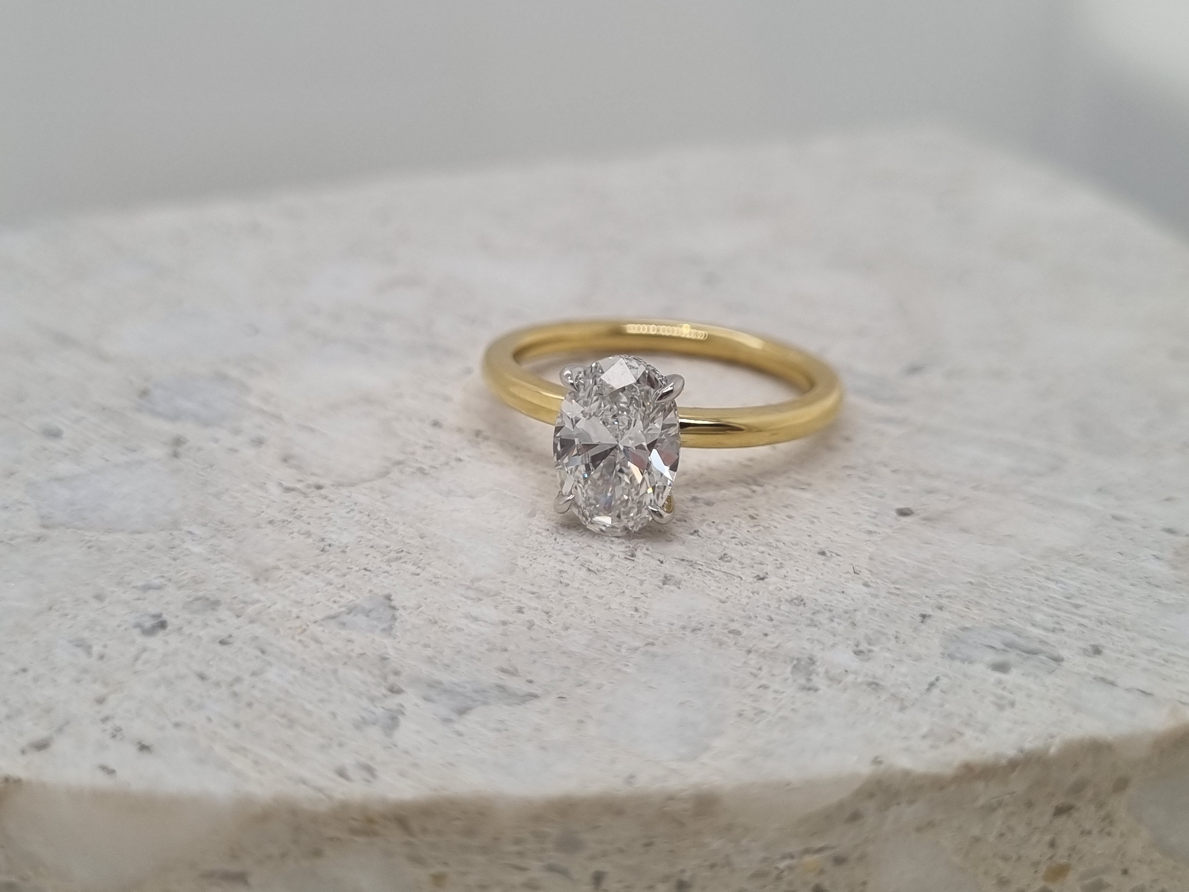 18ct Yellow and White Gold Vero Lab-Grown Oval Diamond ring, 1.57ct centre