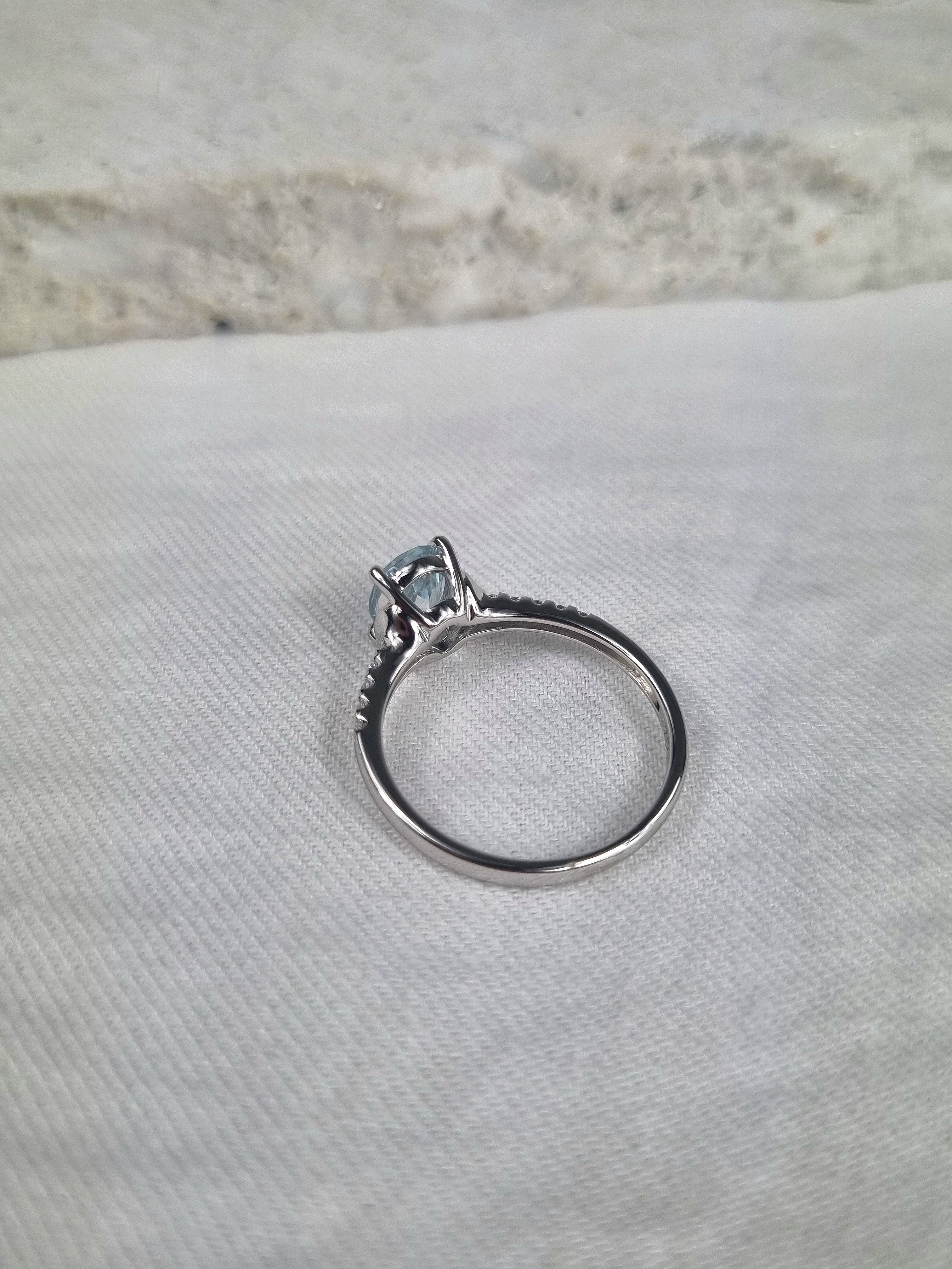 18ct White Gold Aquamarine and Diamond dress ring