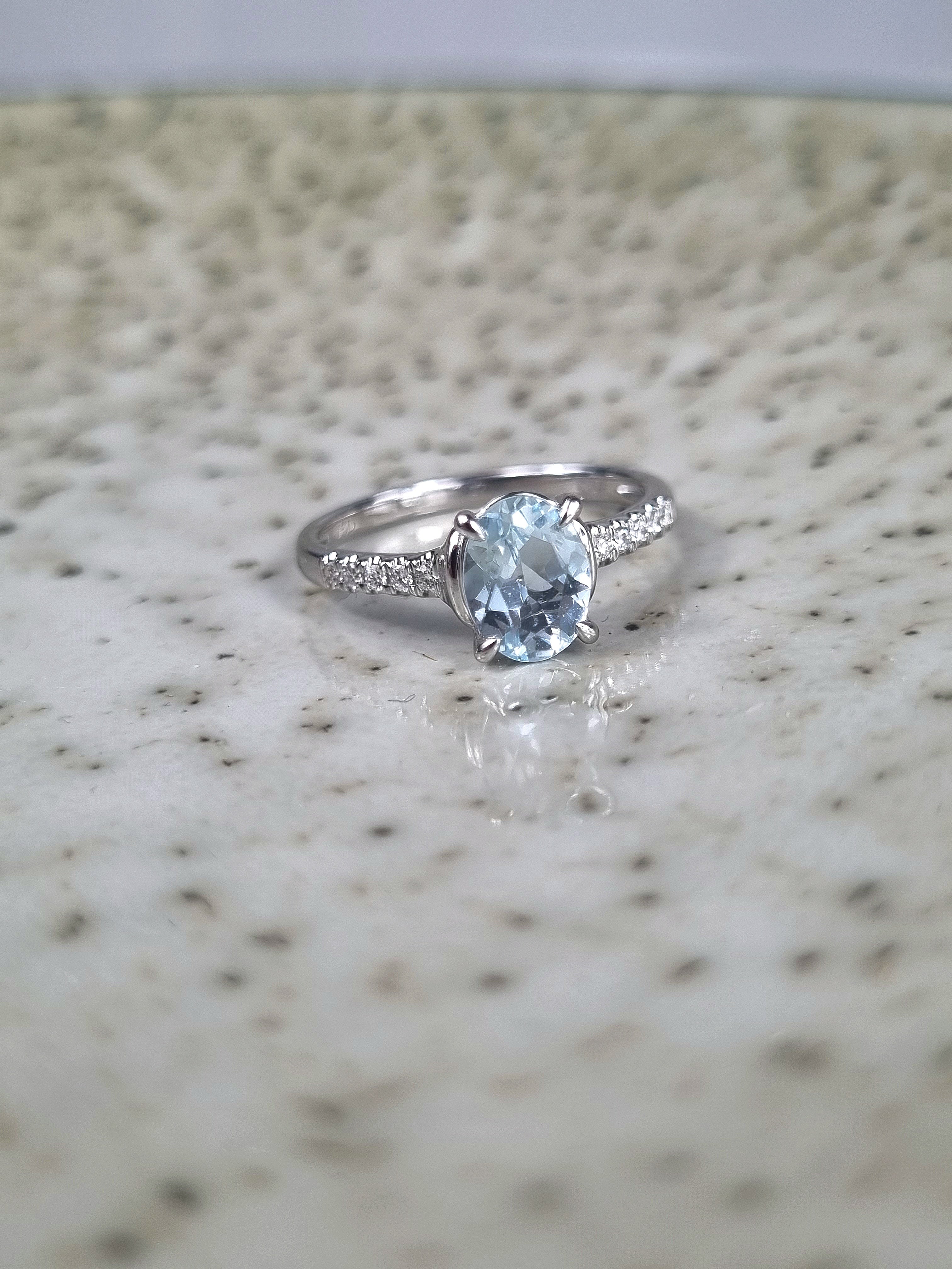 18ct White Gold Aquamarine and Diamond dress ring