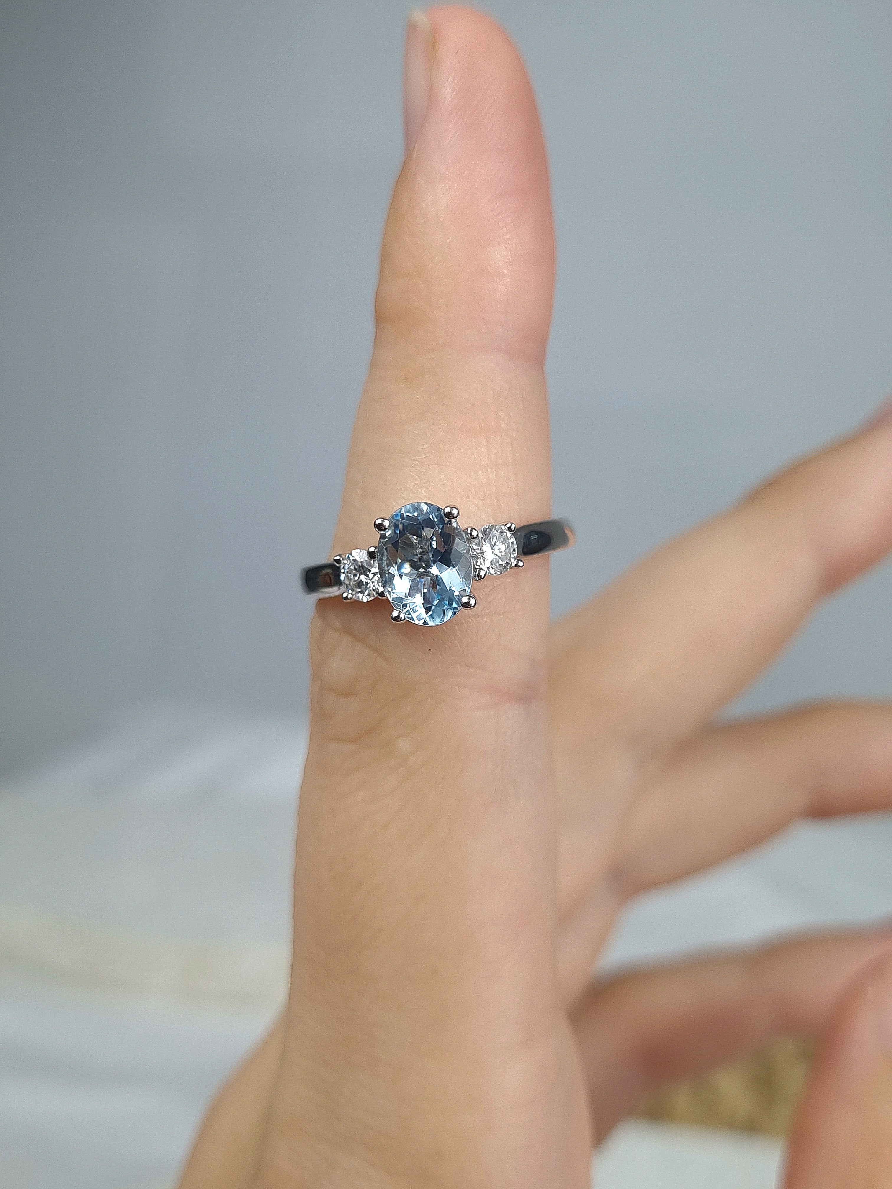 18ct White Gold Aquamarine and Diamond dress ring