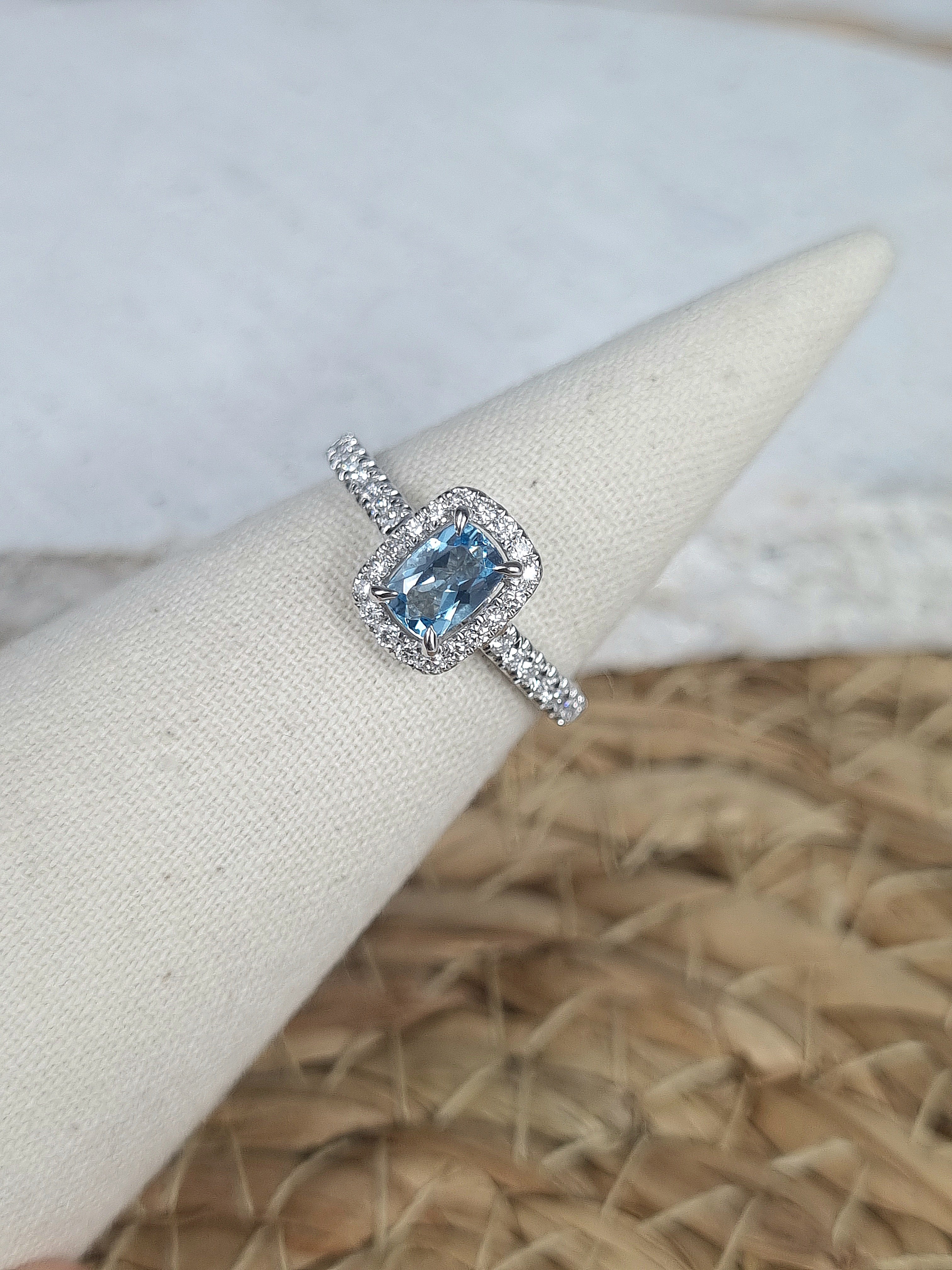 18ct White Gold Aquamarine and Diamond ring