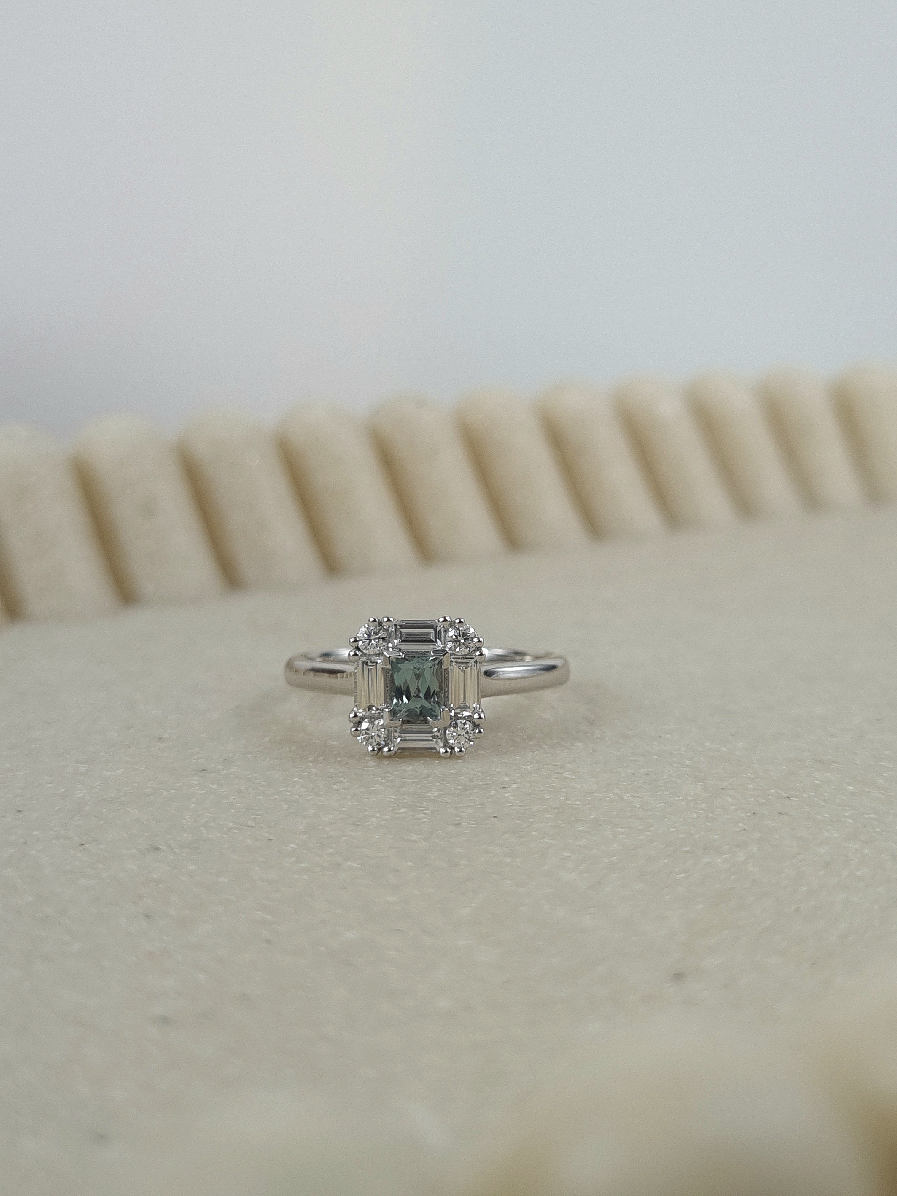 18ct White Gold Alexandrite and Diamond ring, 0.39ct centre