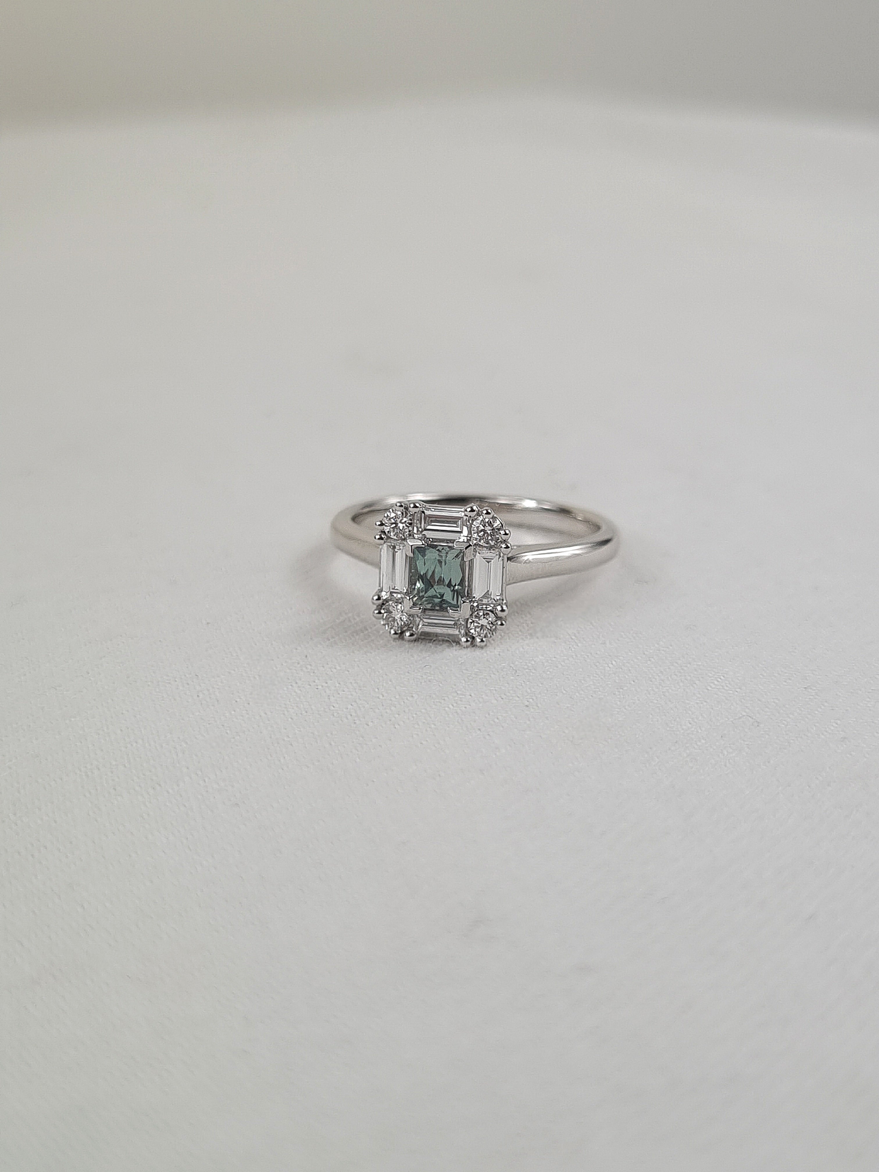 18ct White Gold Alexandrite and Diamond ring, 0.39ct centre