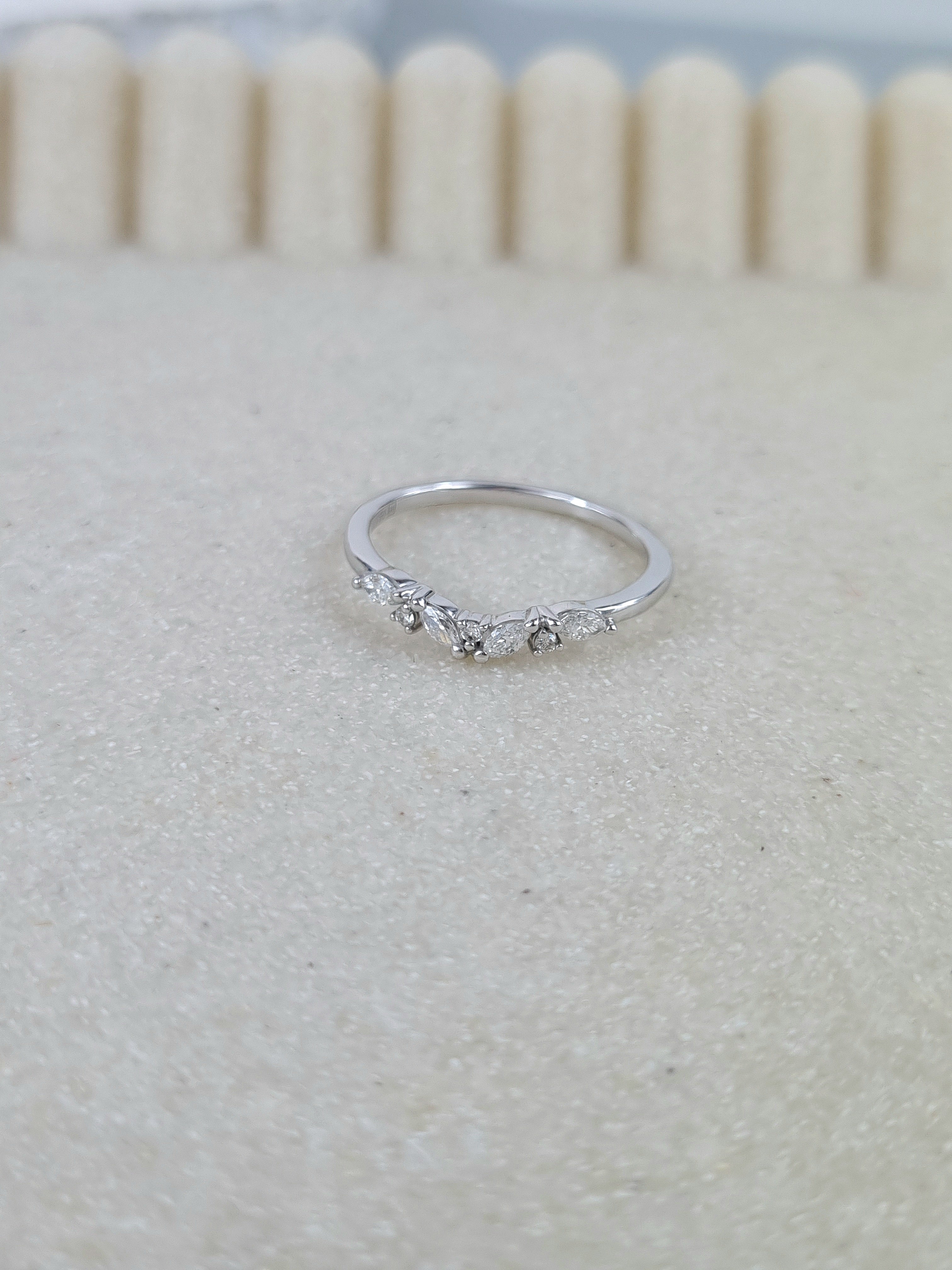 18ct White Gold Marquis and Round Brillant cut Diamond ring