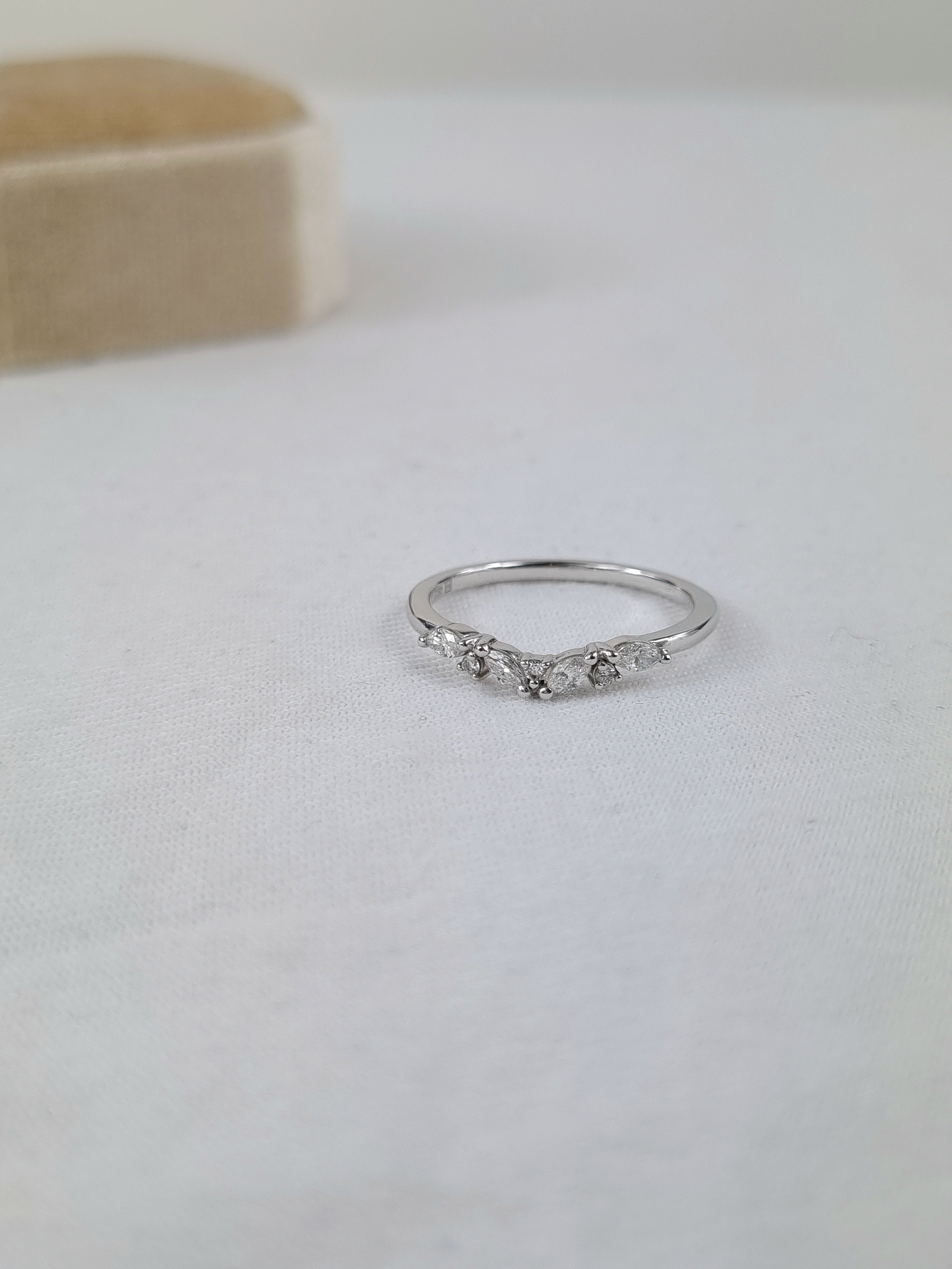 18ct White Gold Marquis and Round Brillant cut Diamond ring