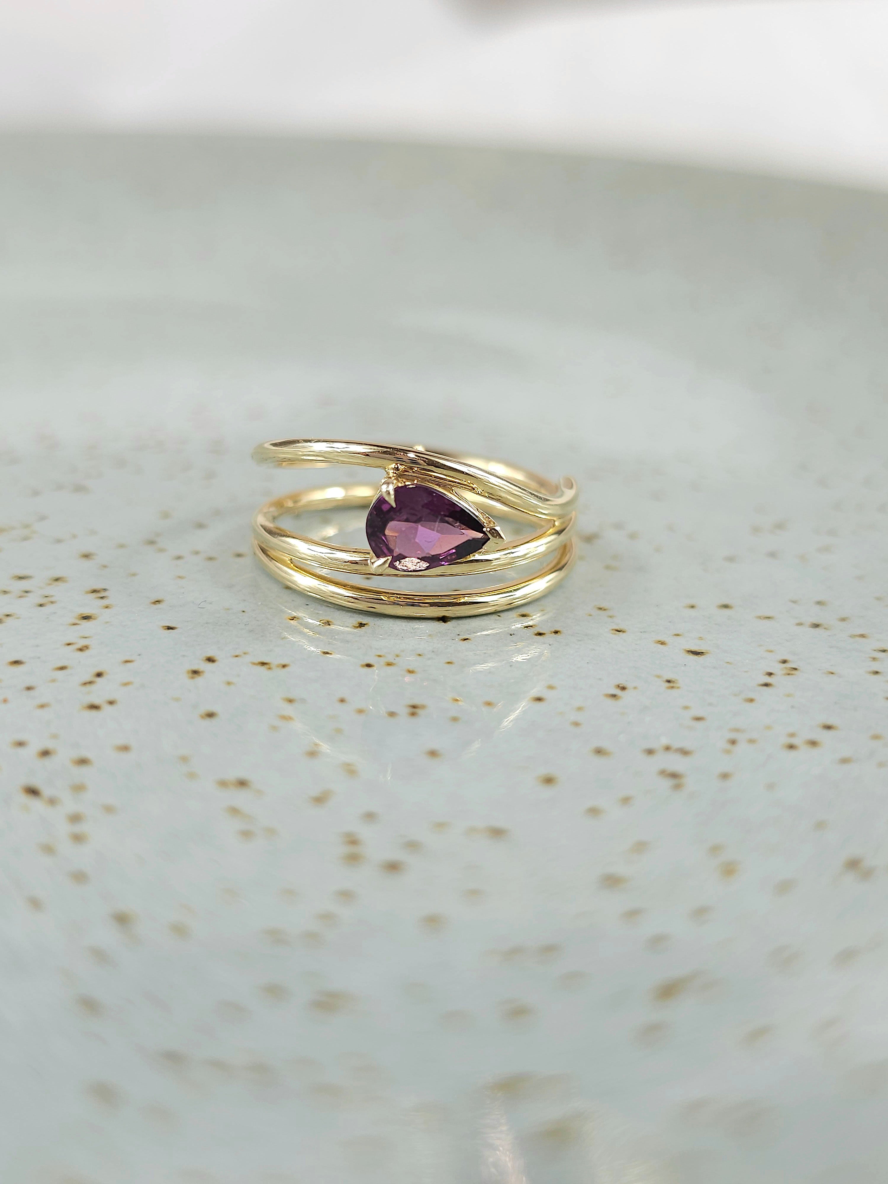 9ct Yellow Gold Rhodolite Garnet ring