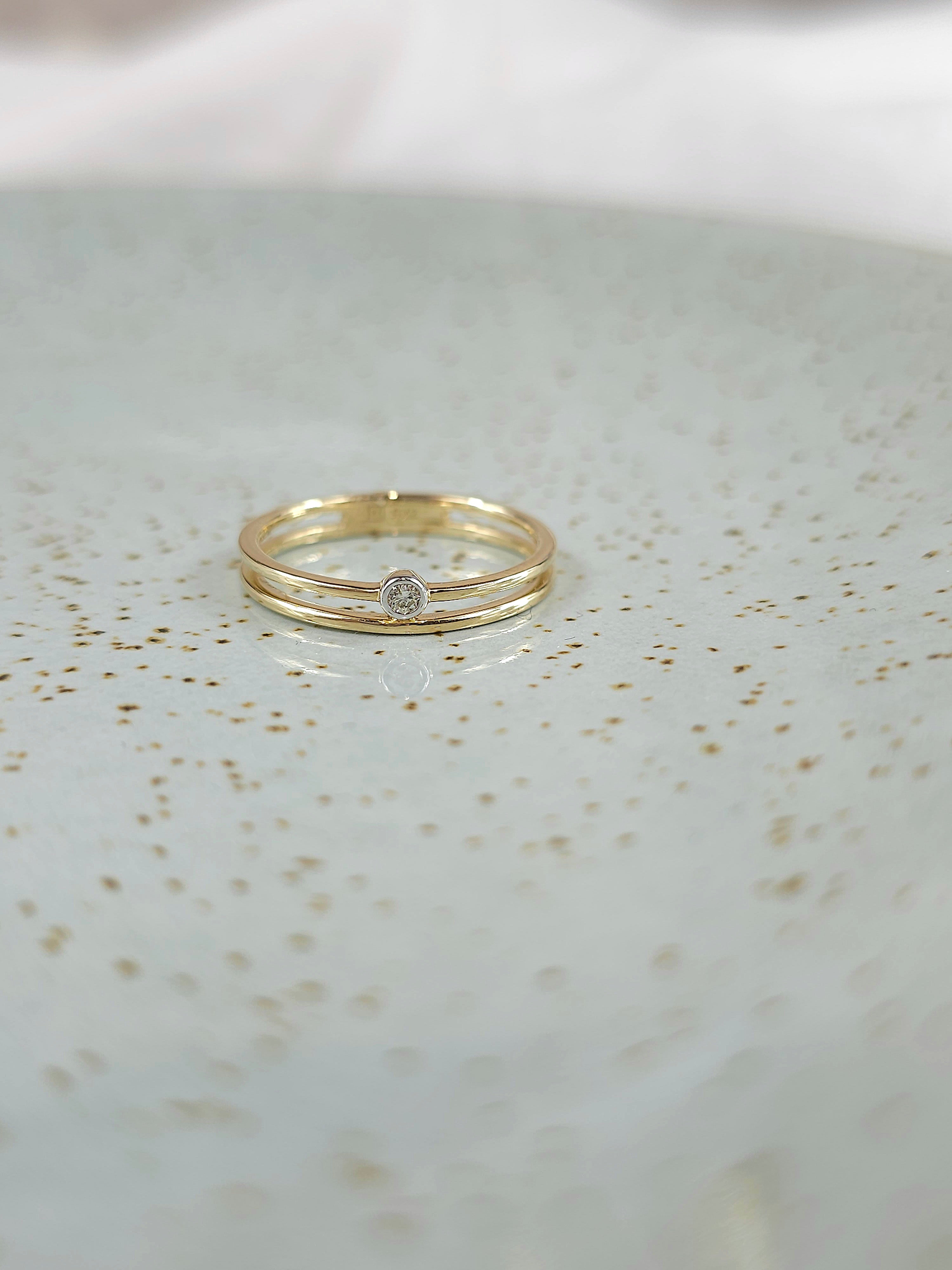 9ct Yellow Gold Diamond ring