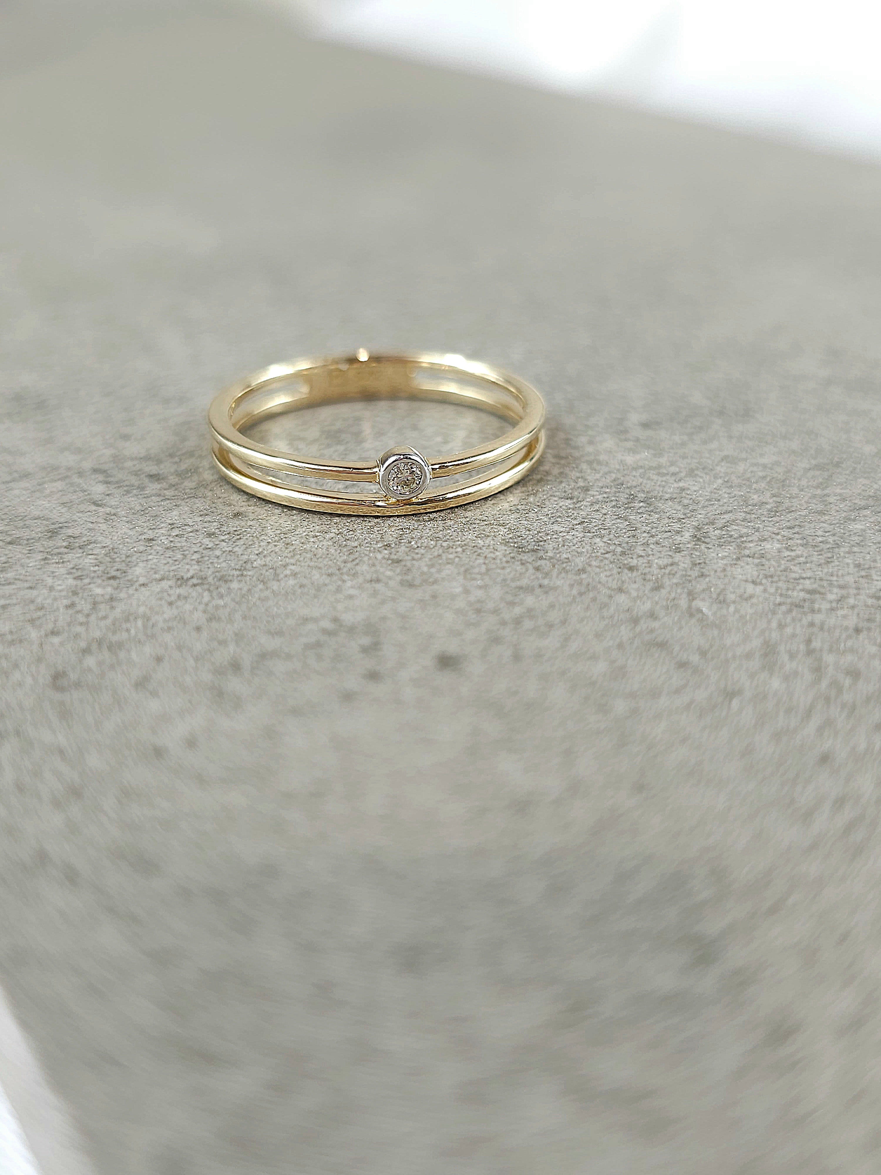 9ct Yellow Gold Diamond ring