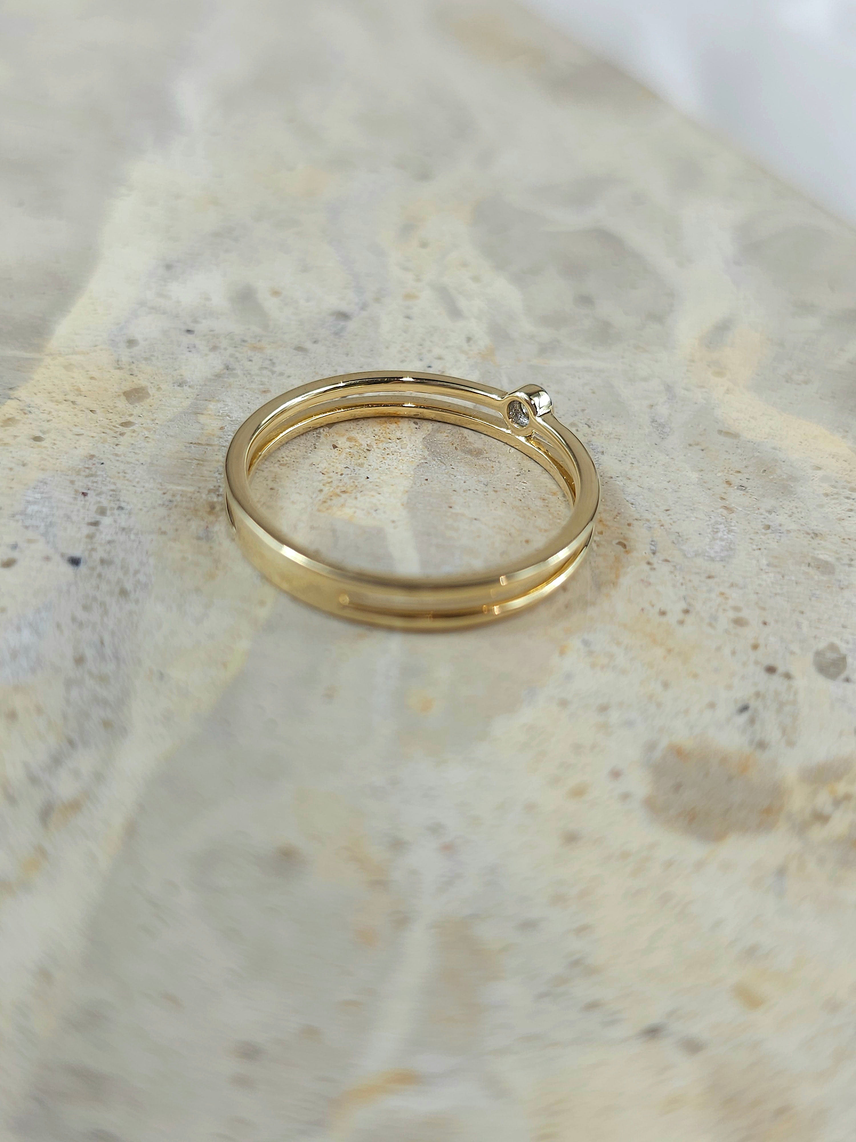 9ct Yellow Gold Diamond ring