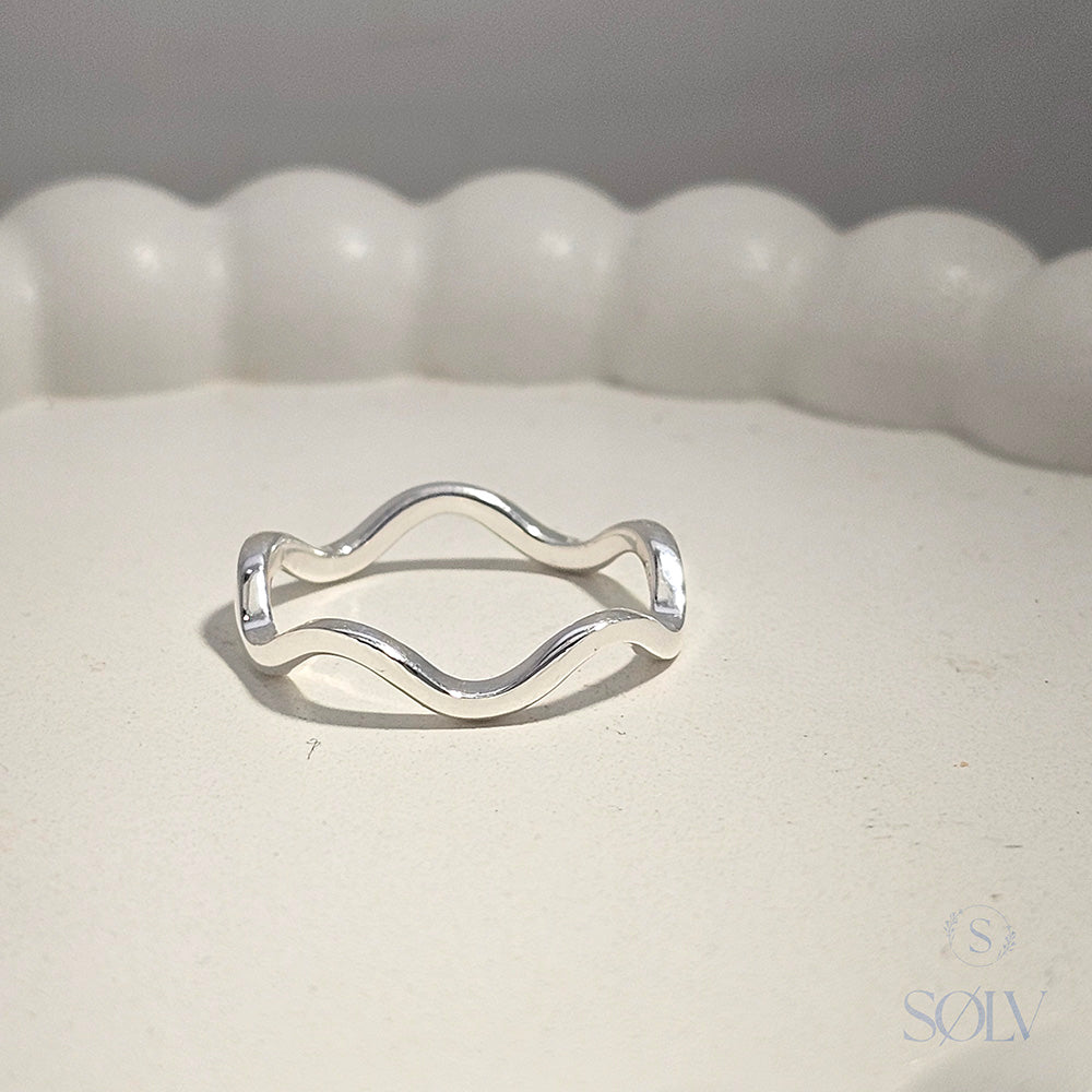 Solv Sterling Silver Wavy Ring, Size 8