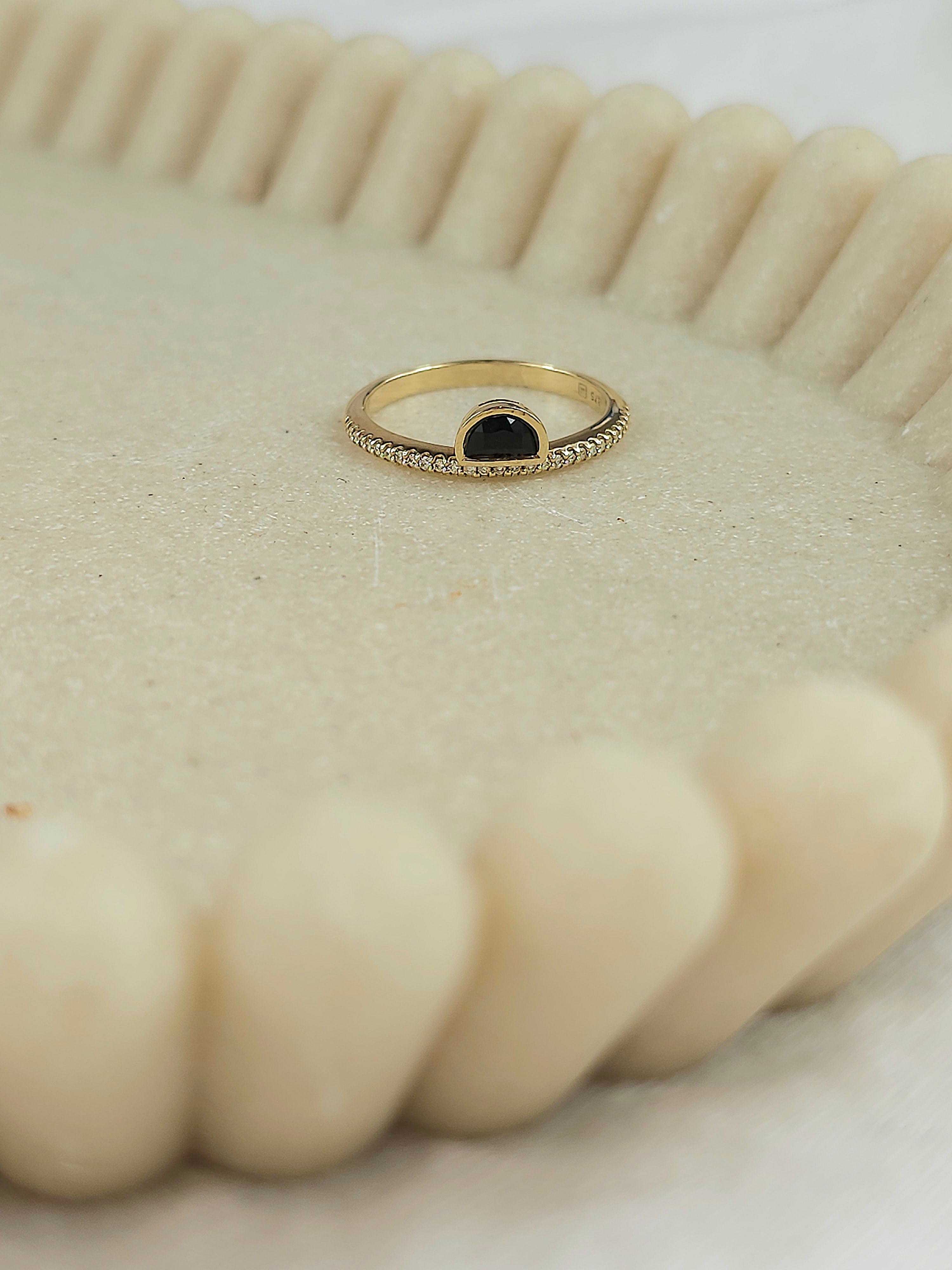 9ct Yellow Gold Onyx and Diamond Ring