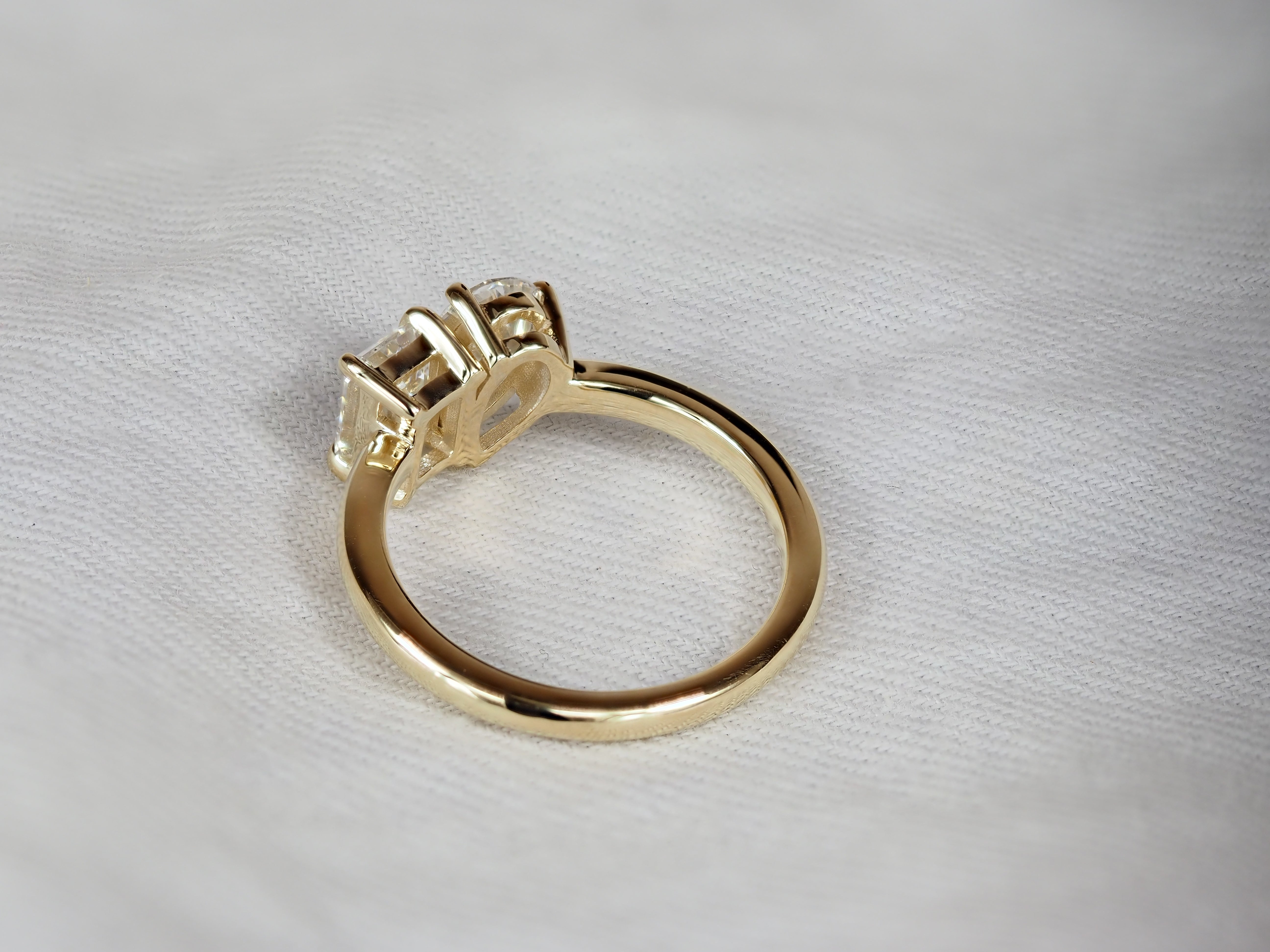 9ct Yellow Gold Toi et Moi Emerald and Pear cut Lab-Grown Diamond Ring, 2ct Total