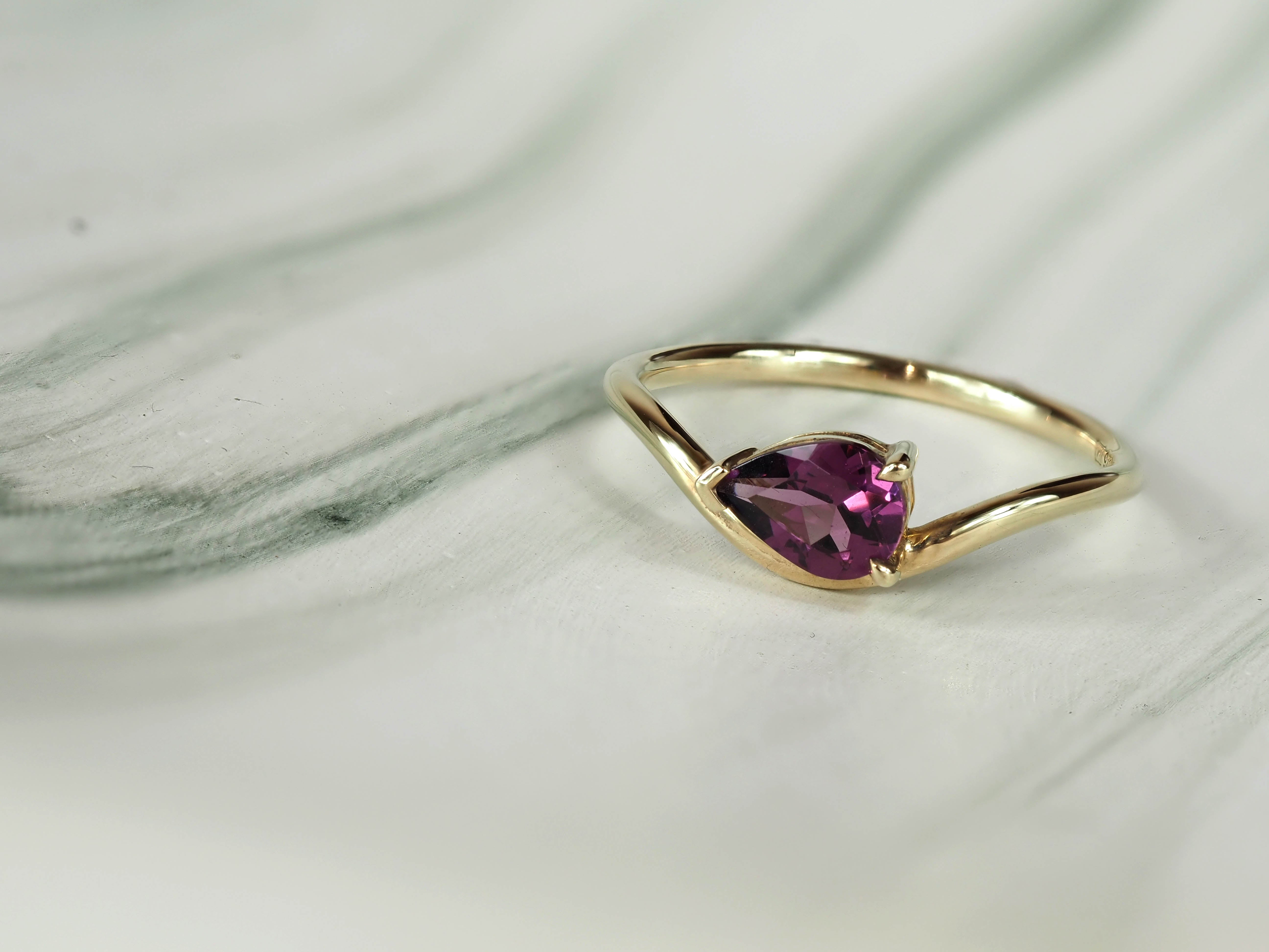 9ct Yellow Gold Rhodilite Garnet ring