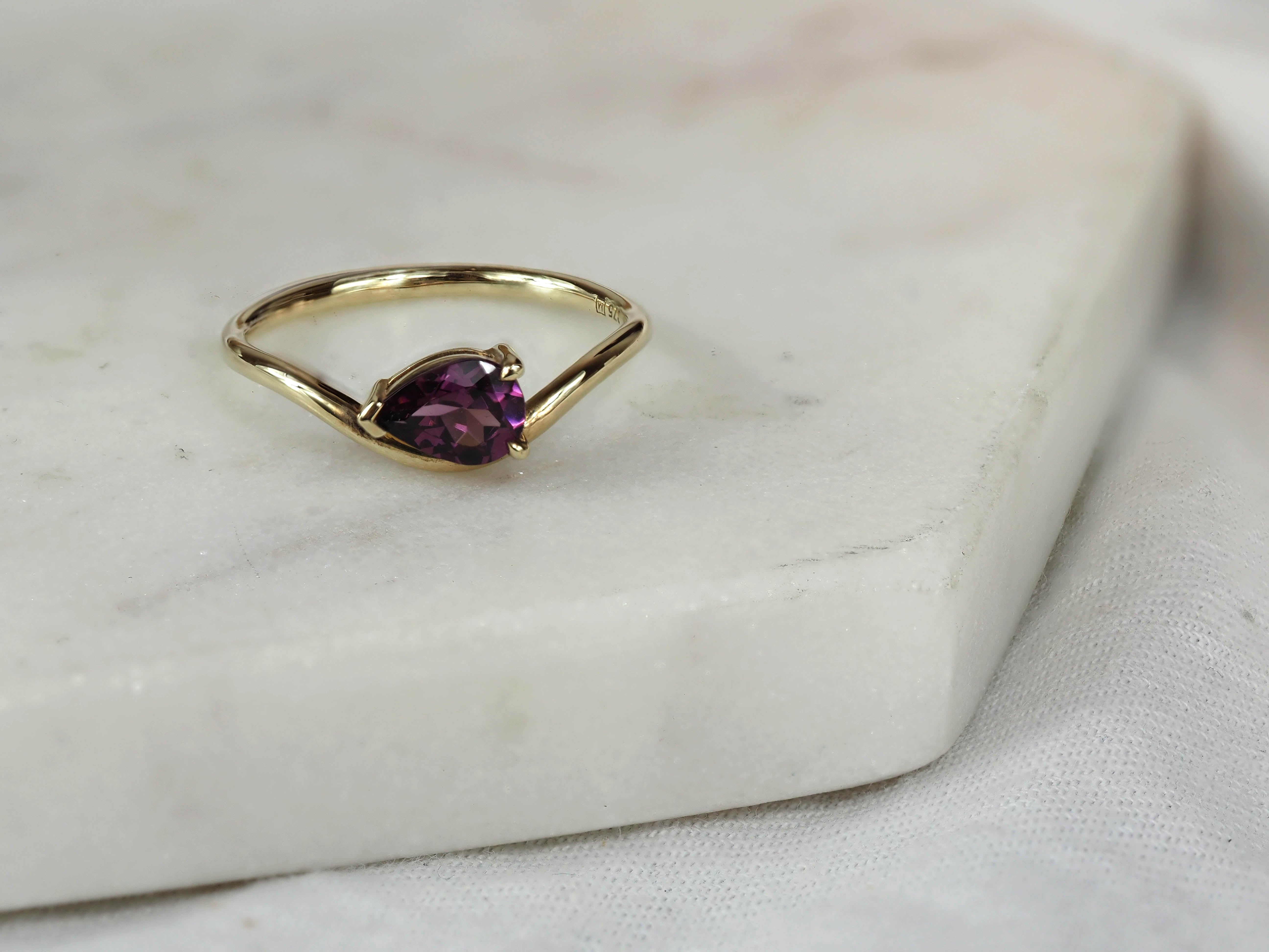 9ct Yellow Gold Rhodilite Garnet ring