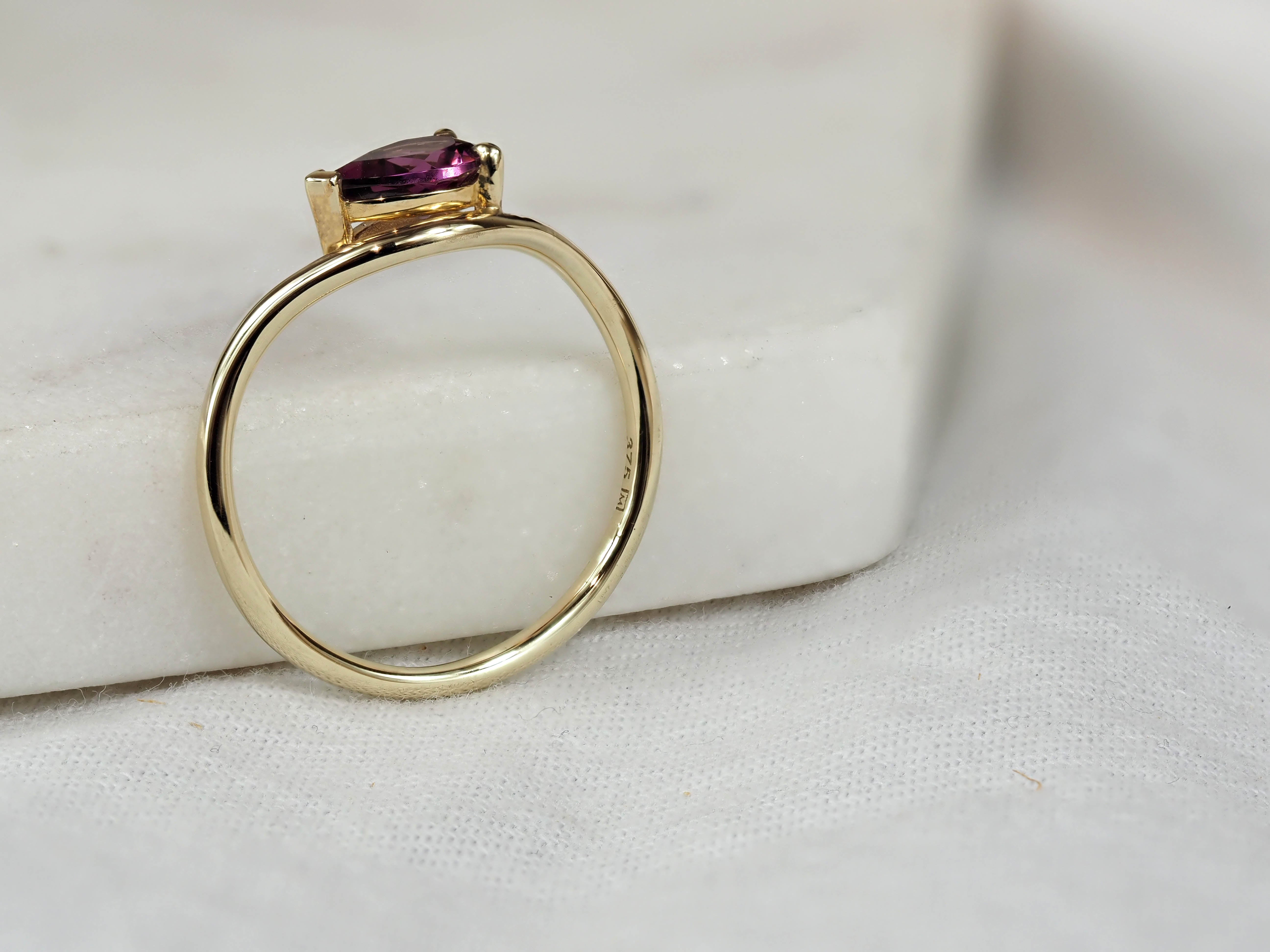 9ct Yellow Gold Rhodilite Garnet ring