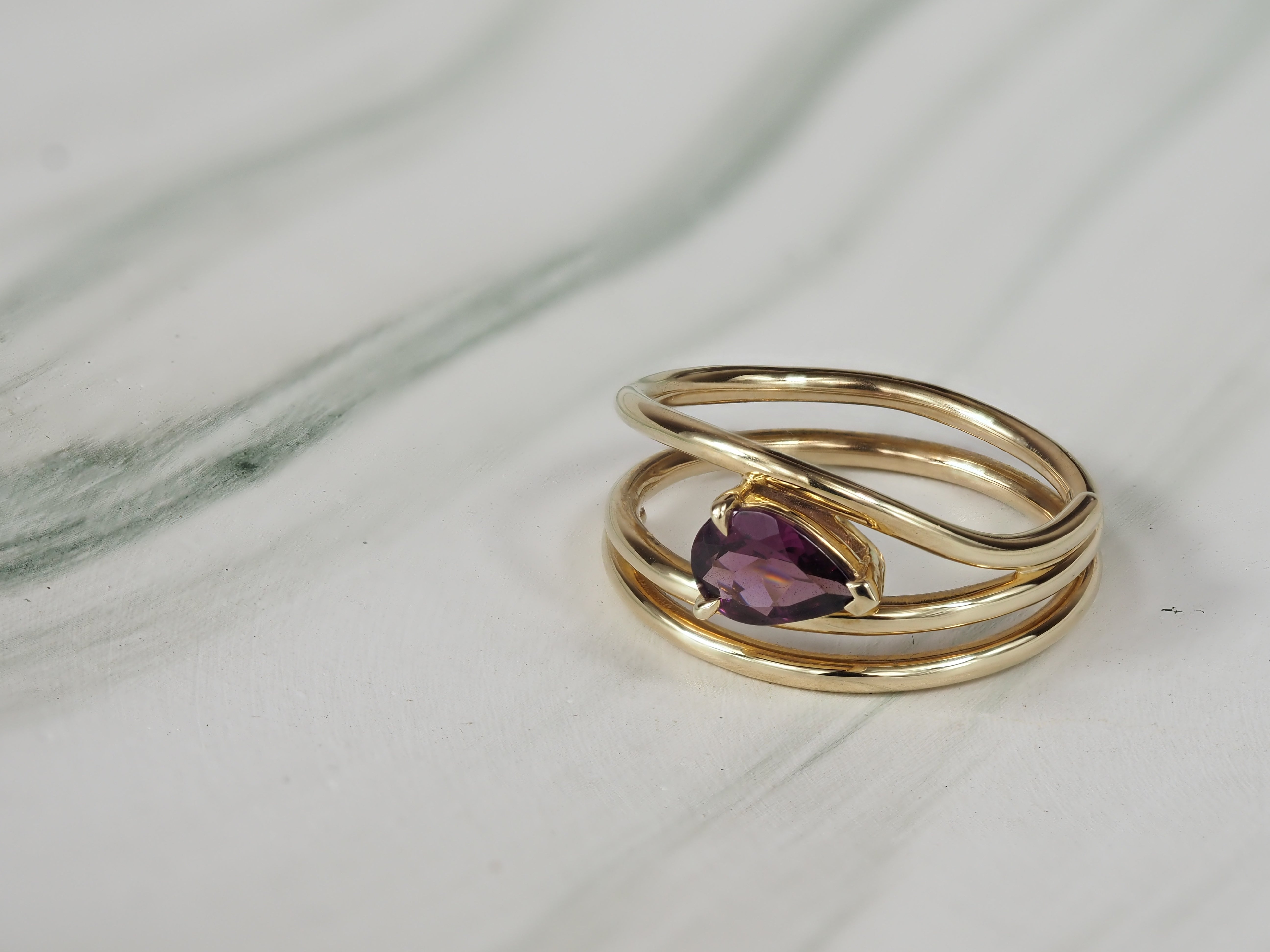 9ct Yellow Gold Rhodolite Garnet ring