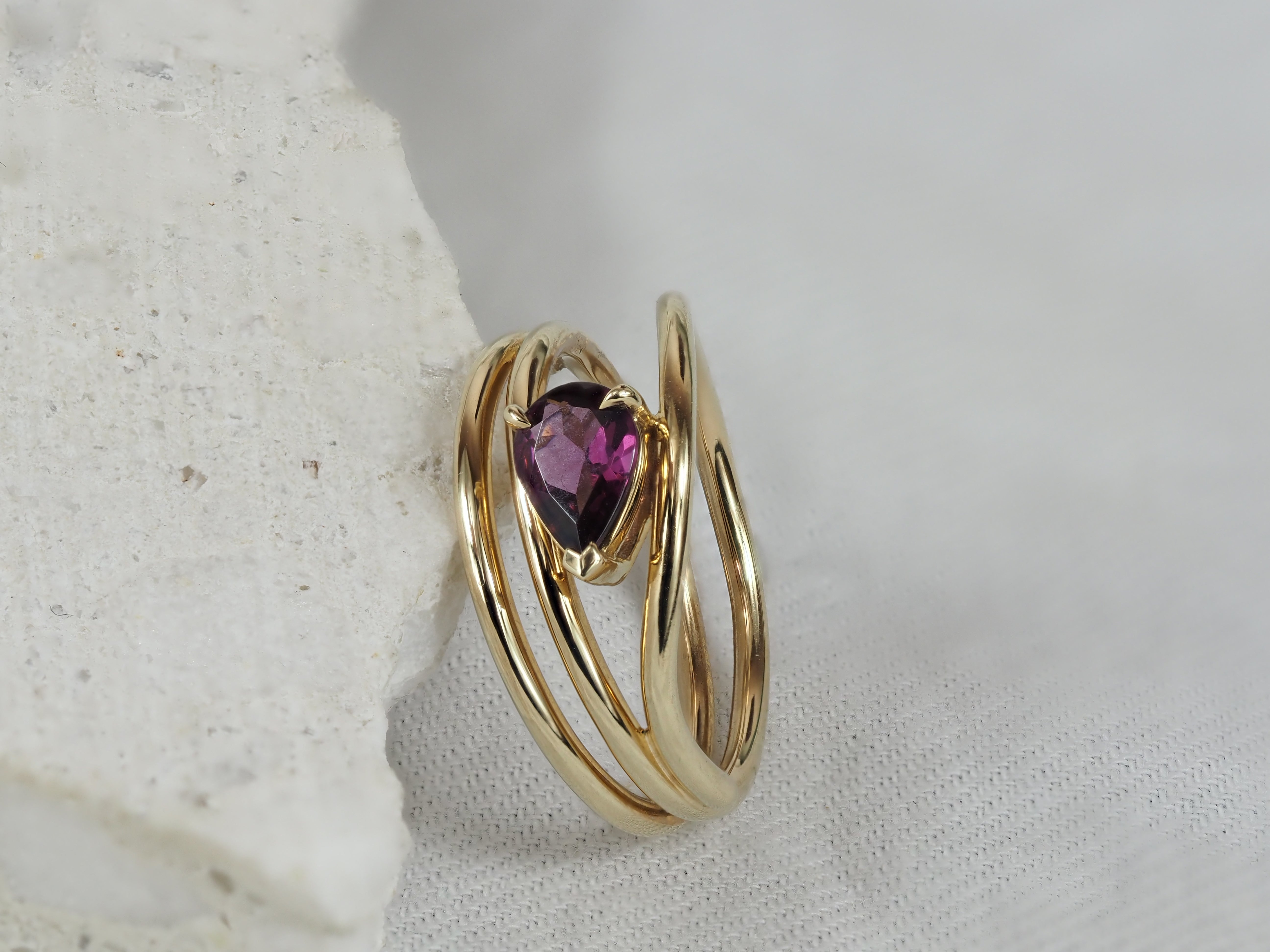 9ct Yellow Gold Rhodolite Garnet ring
