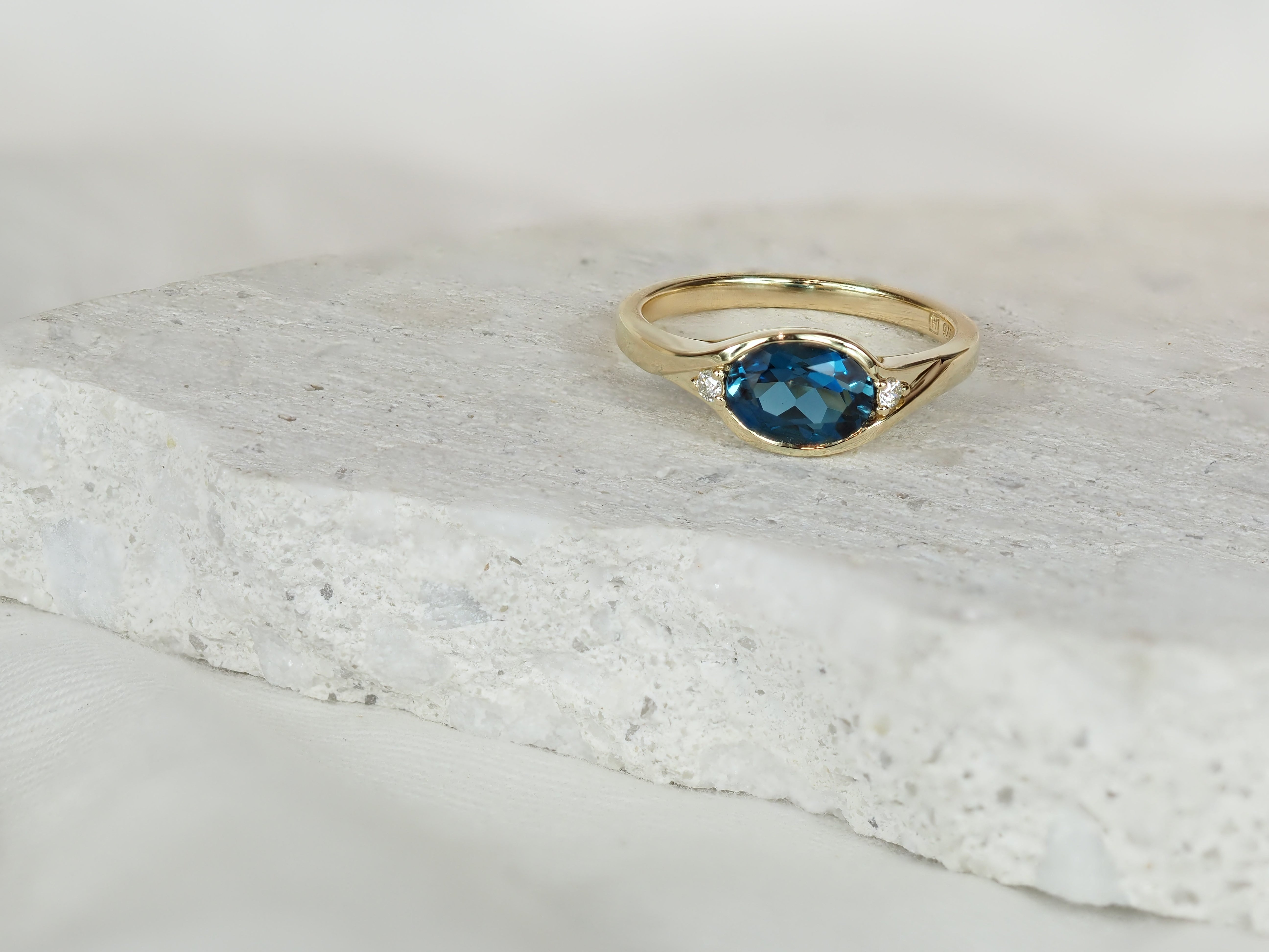 9ct Yellow Gold London Blue Topaz and Diamond Ring, 1.50ct Centre