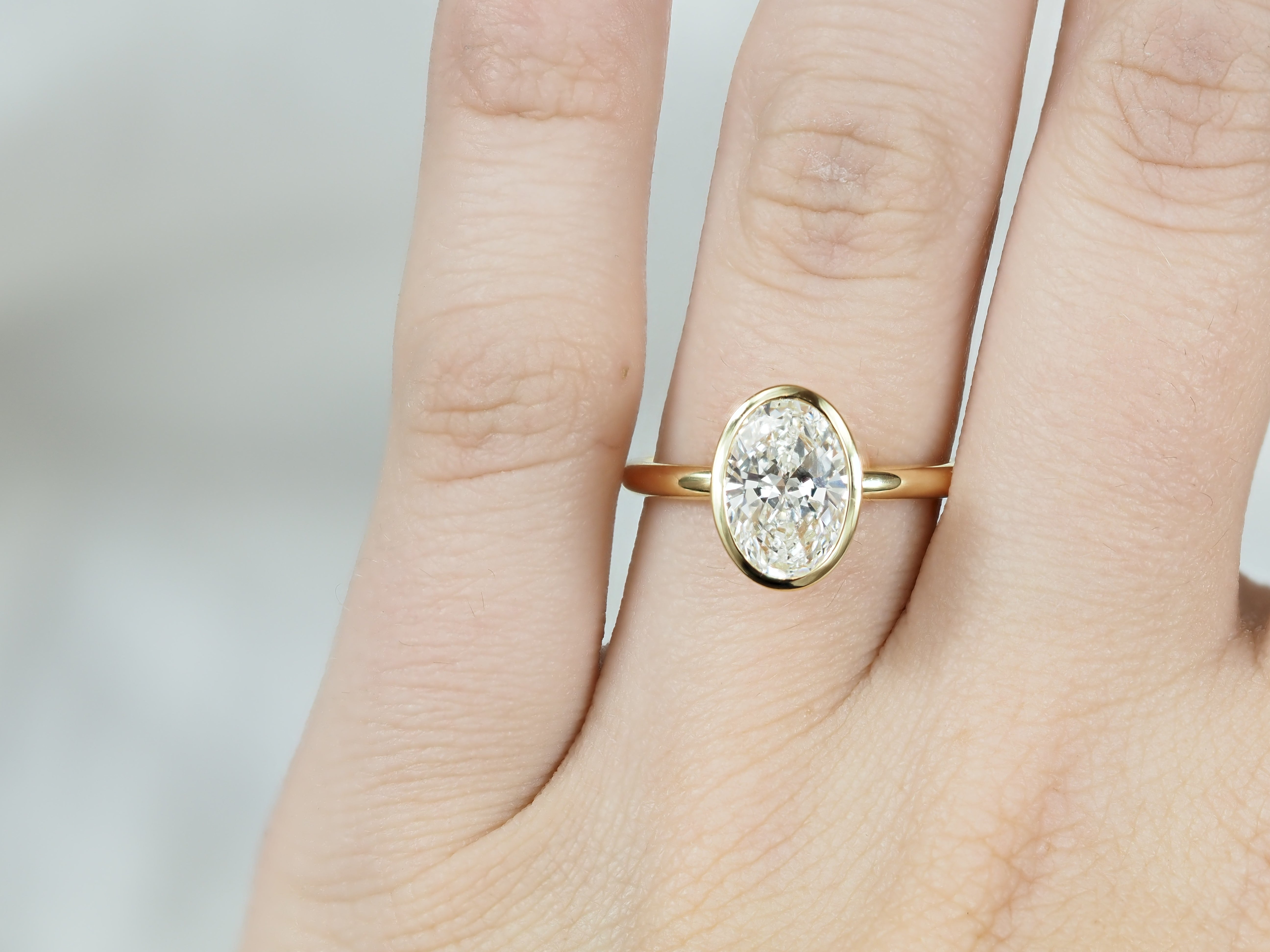 18ct Yellow Gold Oval cut Lab-Grown Diamond Engagement Ring, 2ct Total