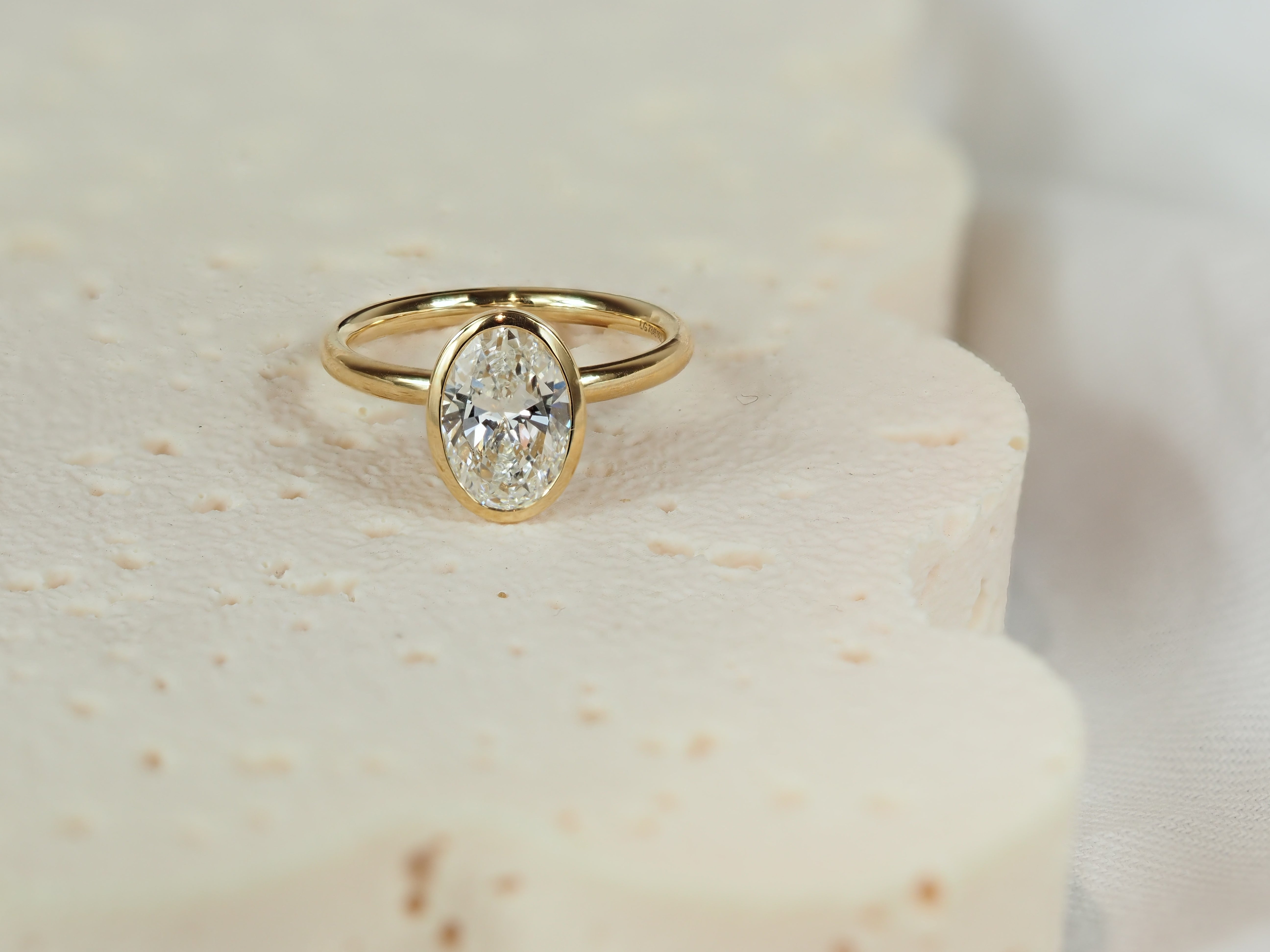 18ct Yellow Gold Oval cut Lab-Grown Diamond Engagement Ring, 2ct Total