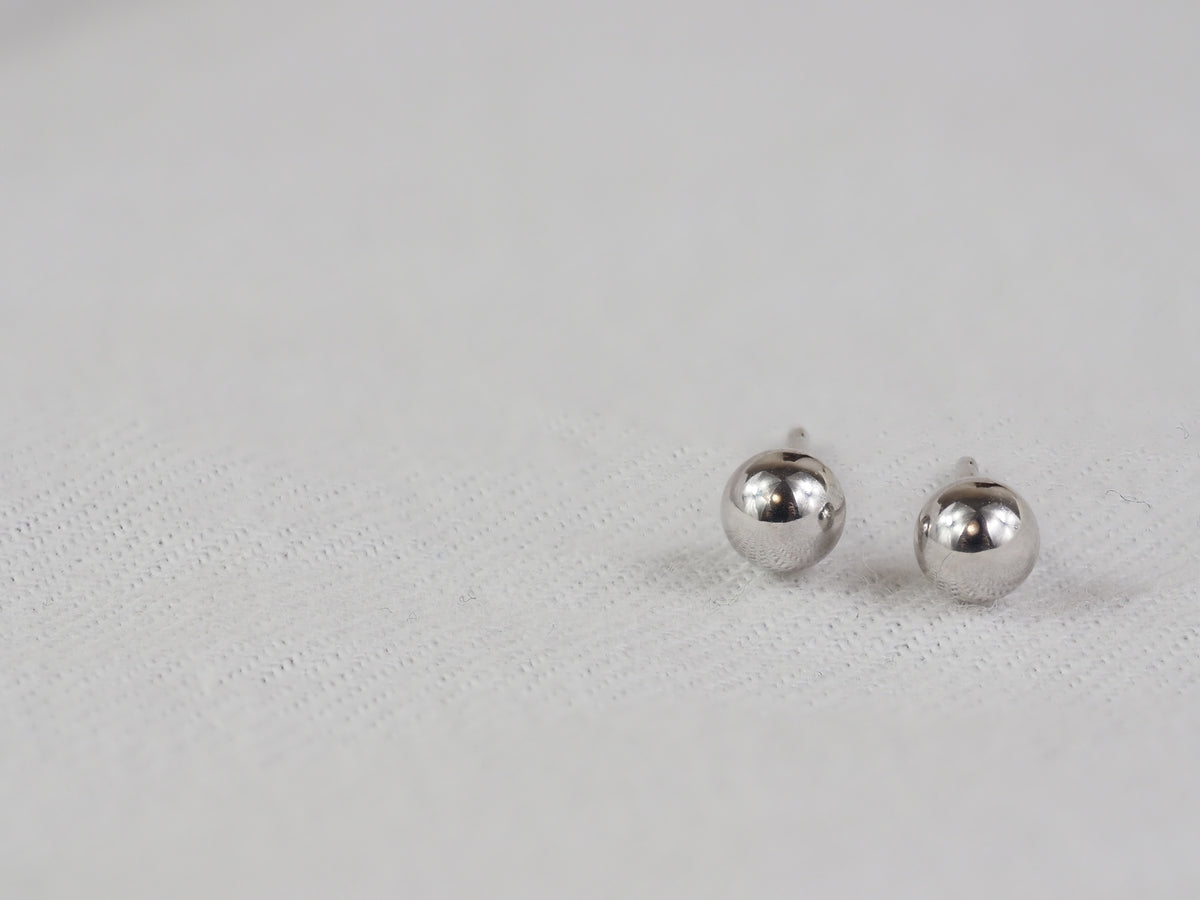 9ct White Gold 4mm Ball Stud Earrings