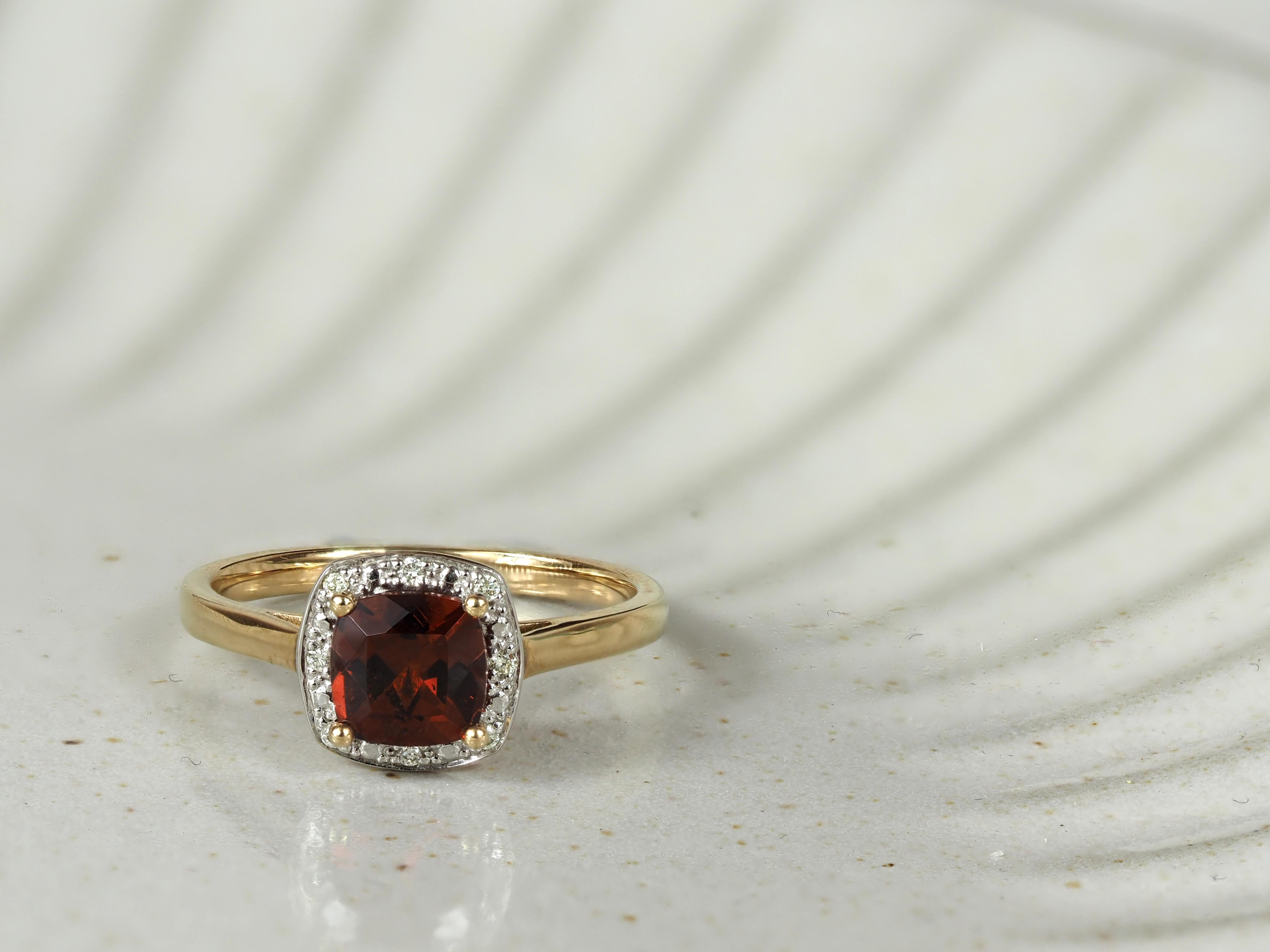 9ct Yellow Gold Garnet and Diamond ring