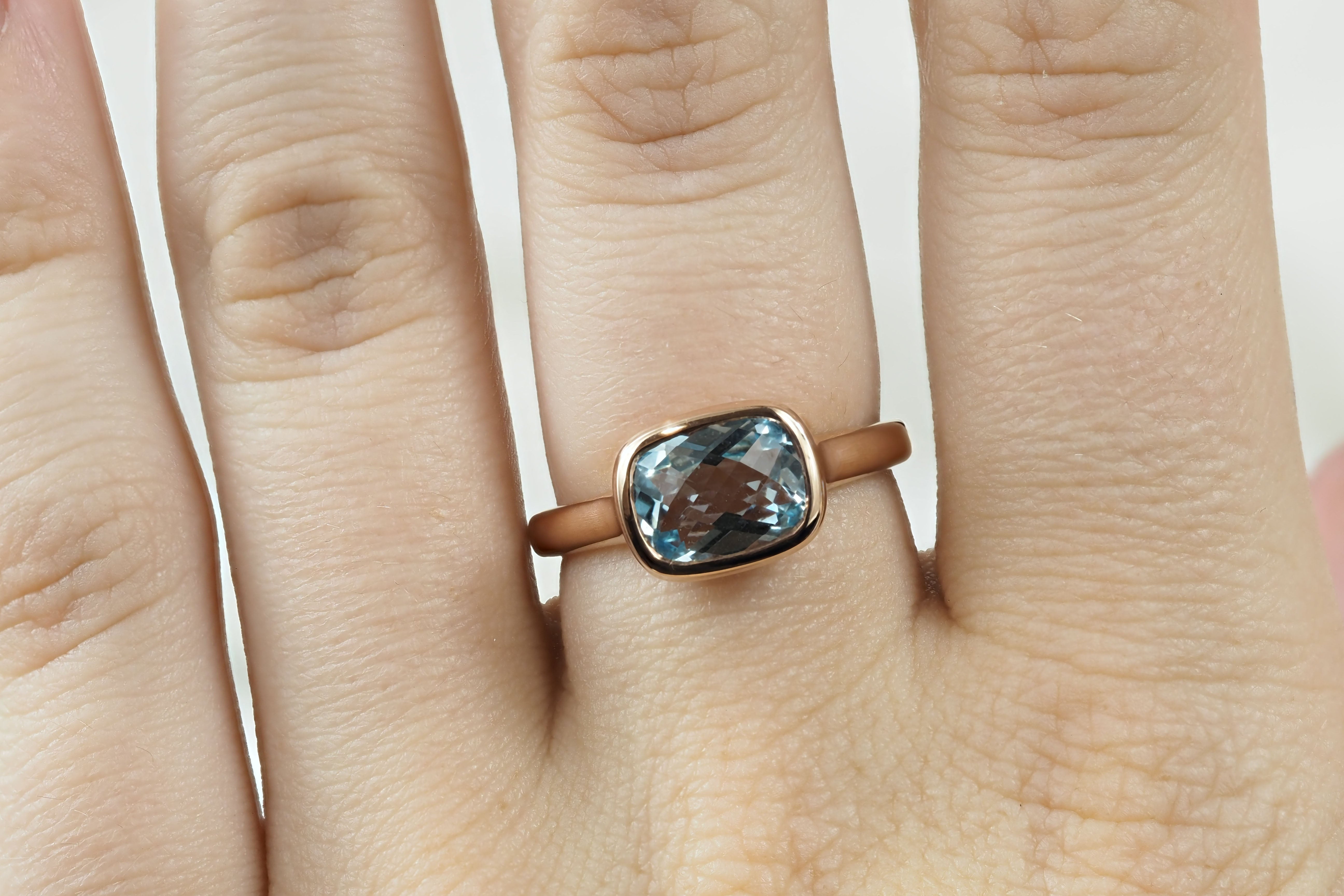 9ct Rose Gold & Blue Topaz ring