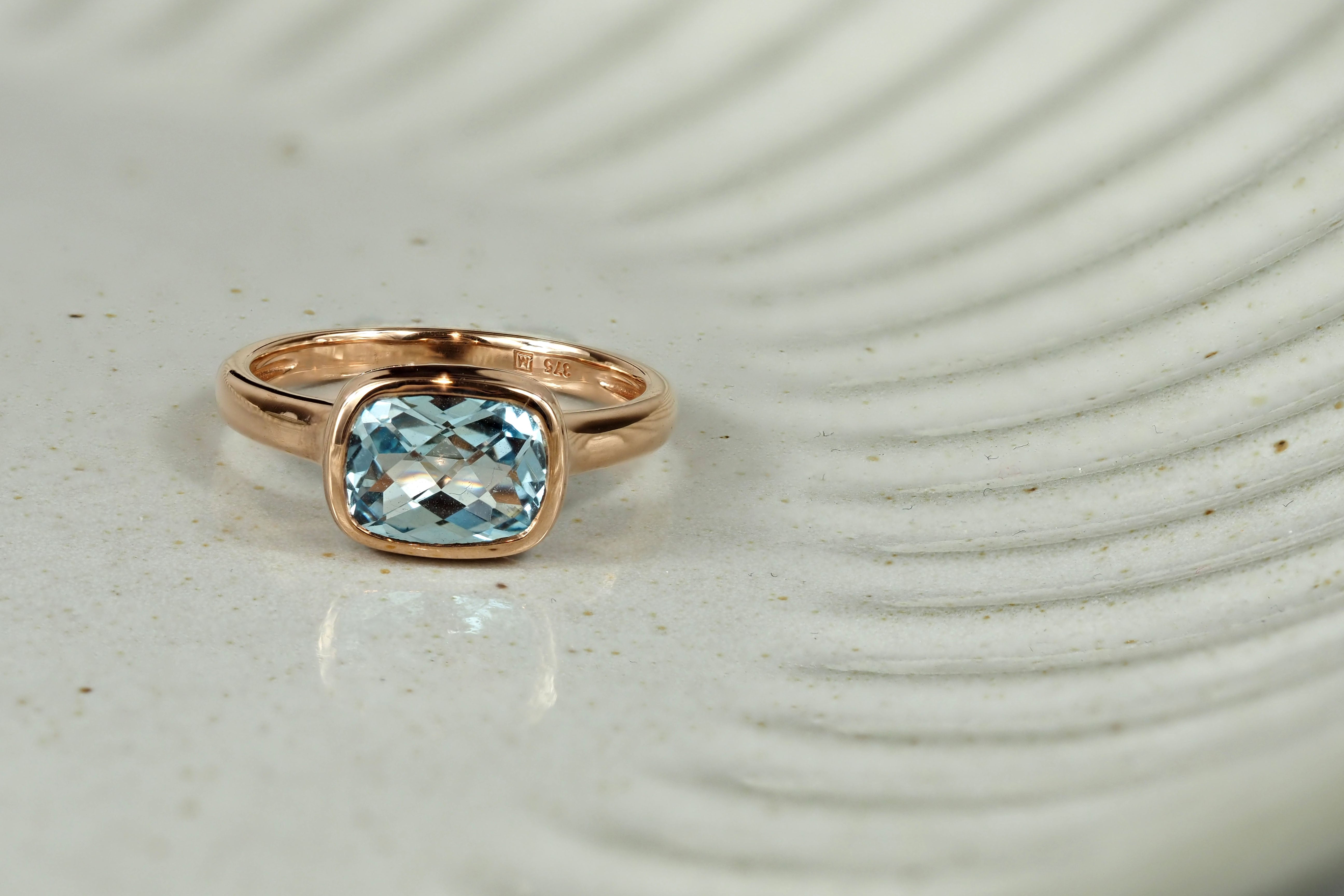 9ct Rose Gold & Blue Topaz ring