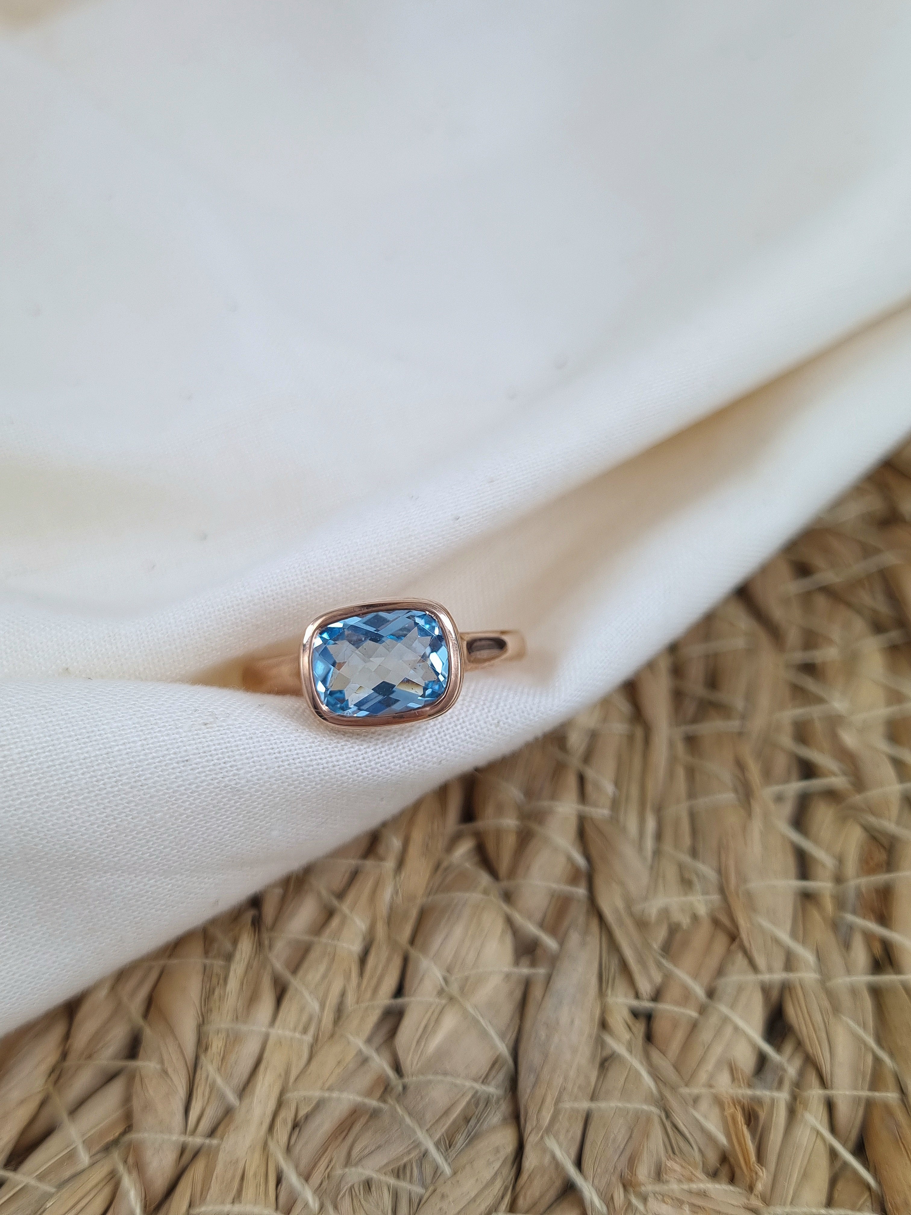 9ct Rose Gold & Blue Topaz ring