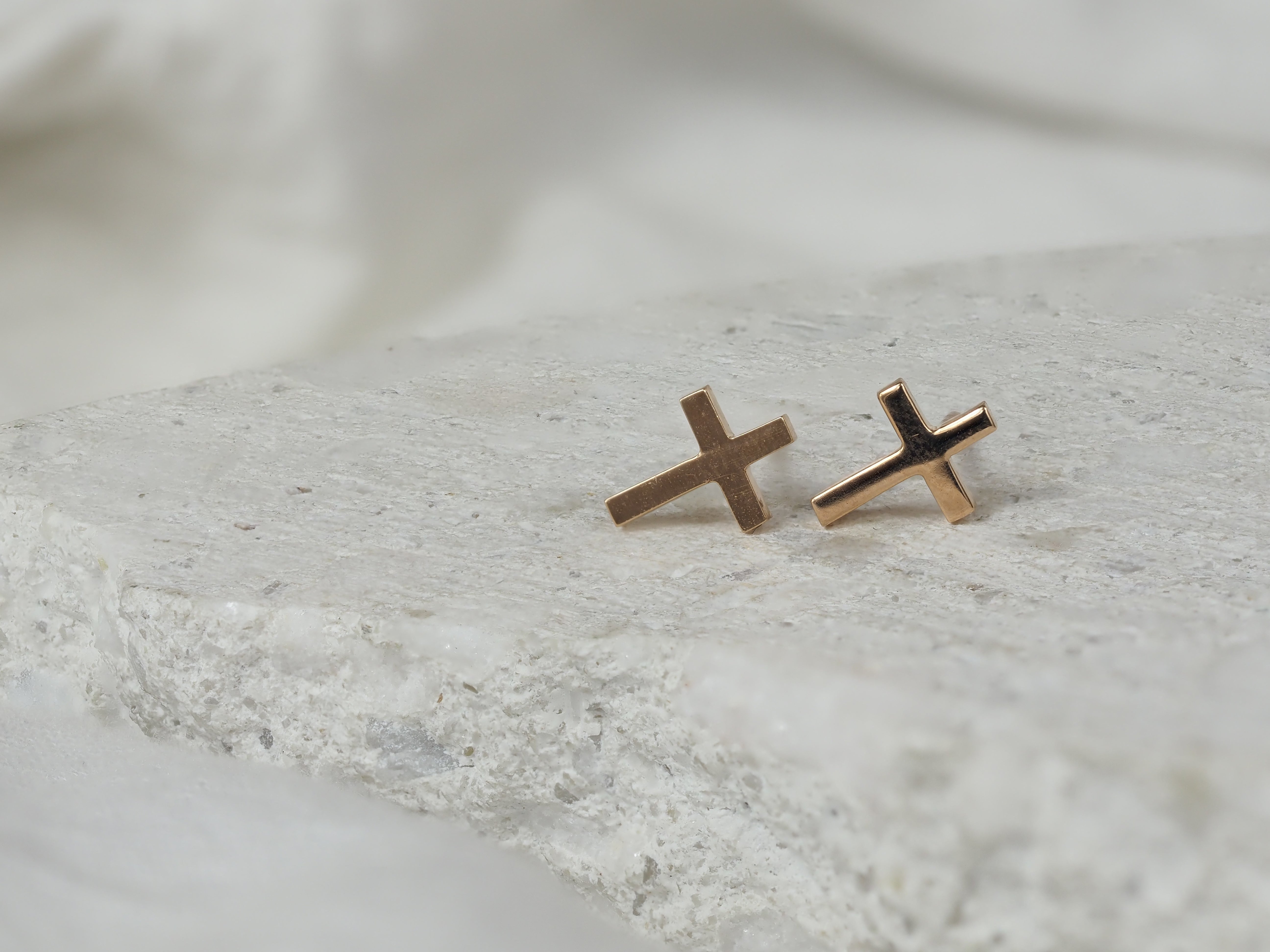 9ct Yellow Gold Cross Stud Earrings