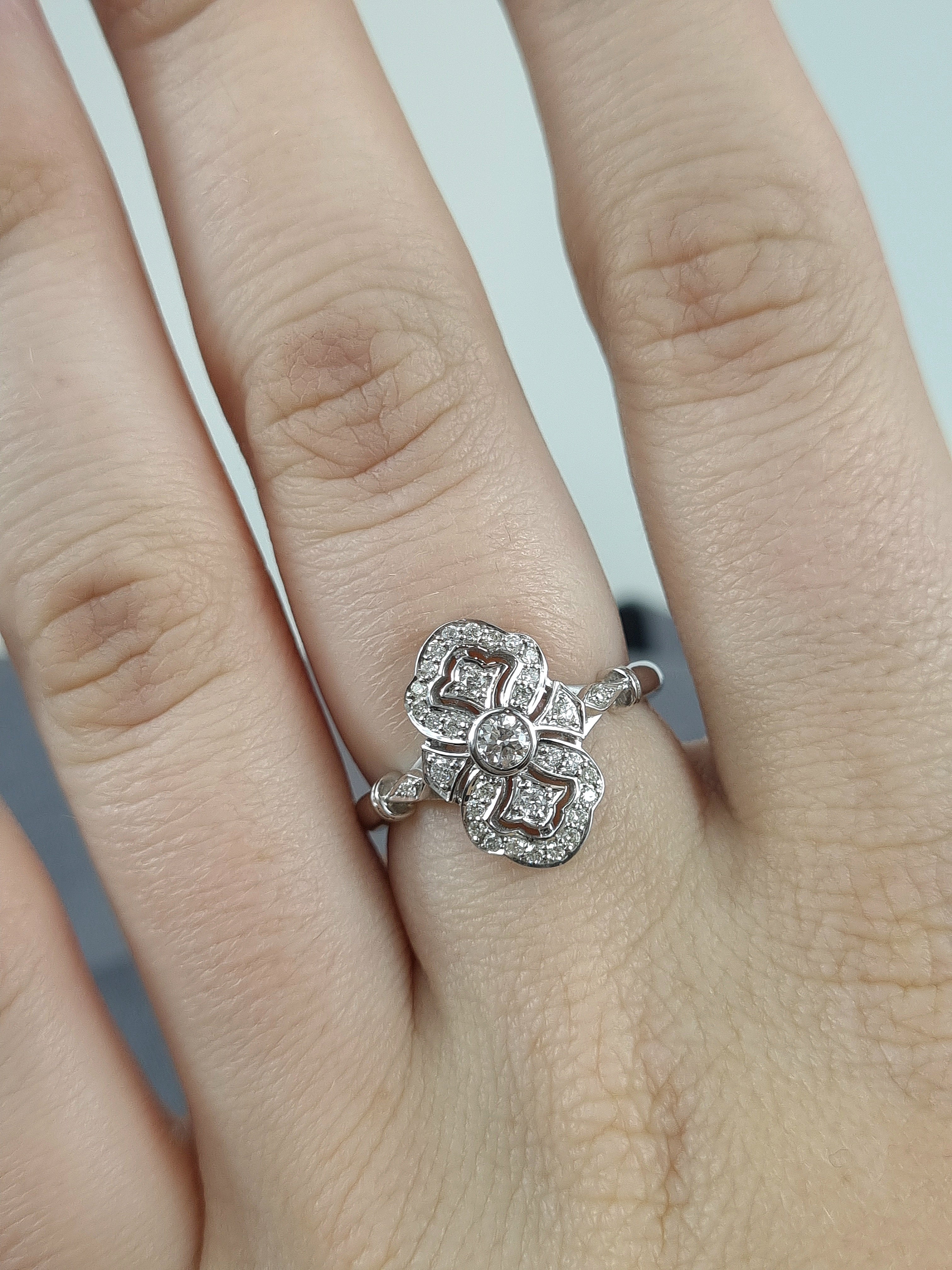 9ct White Gold Round Brillant cut Diamond Filigree ring
