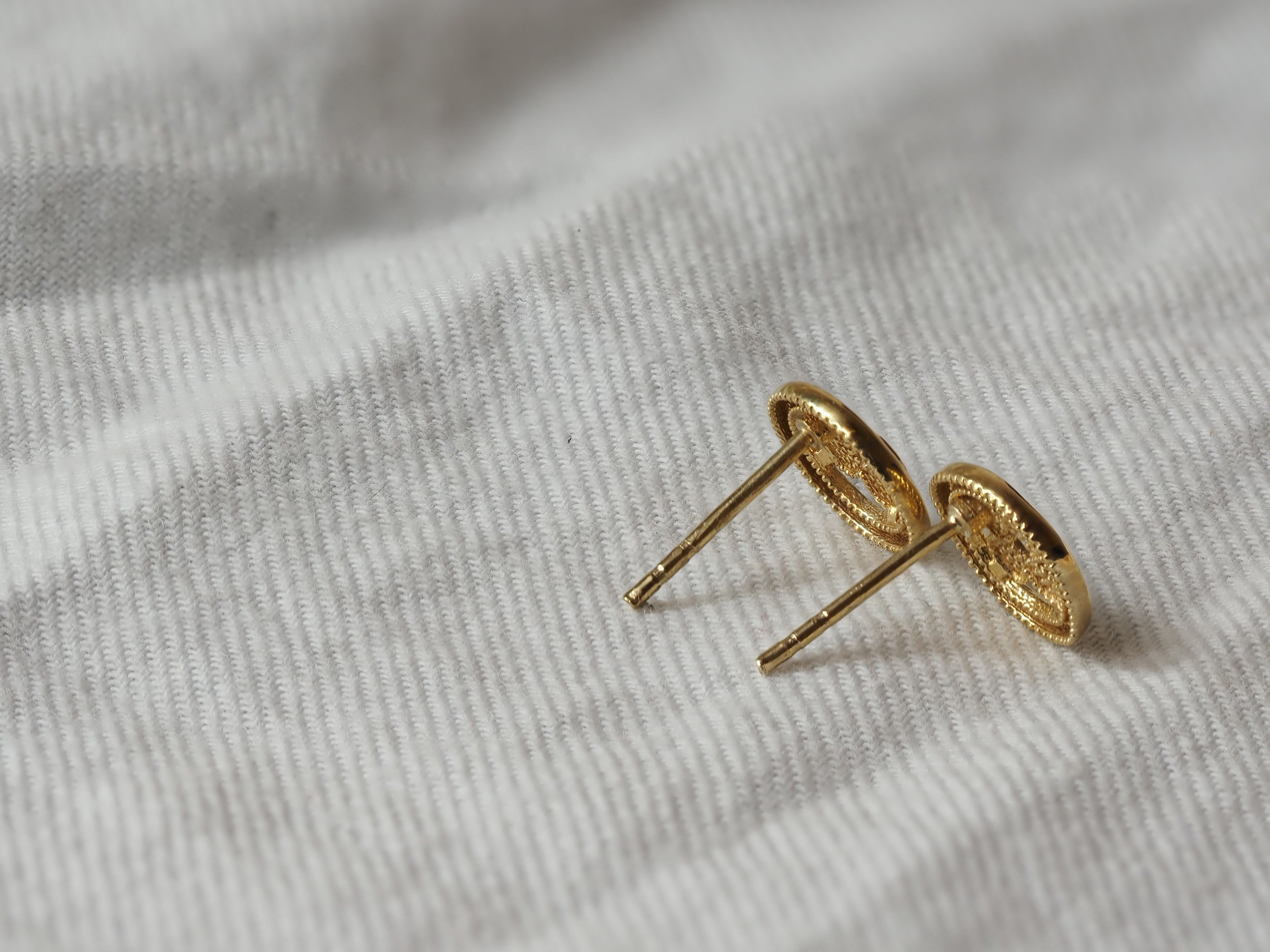 9ct Yellow Gold Circle Clover Stud Earrings