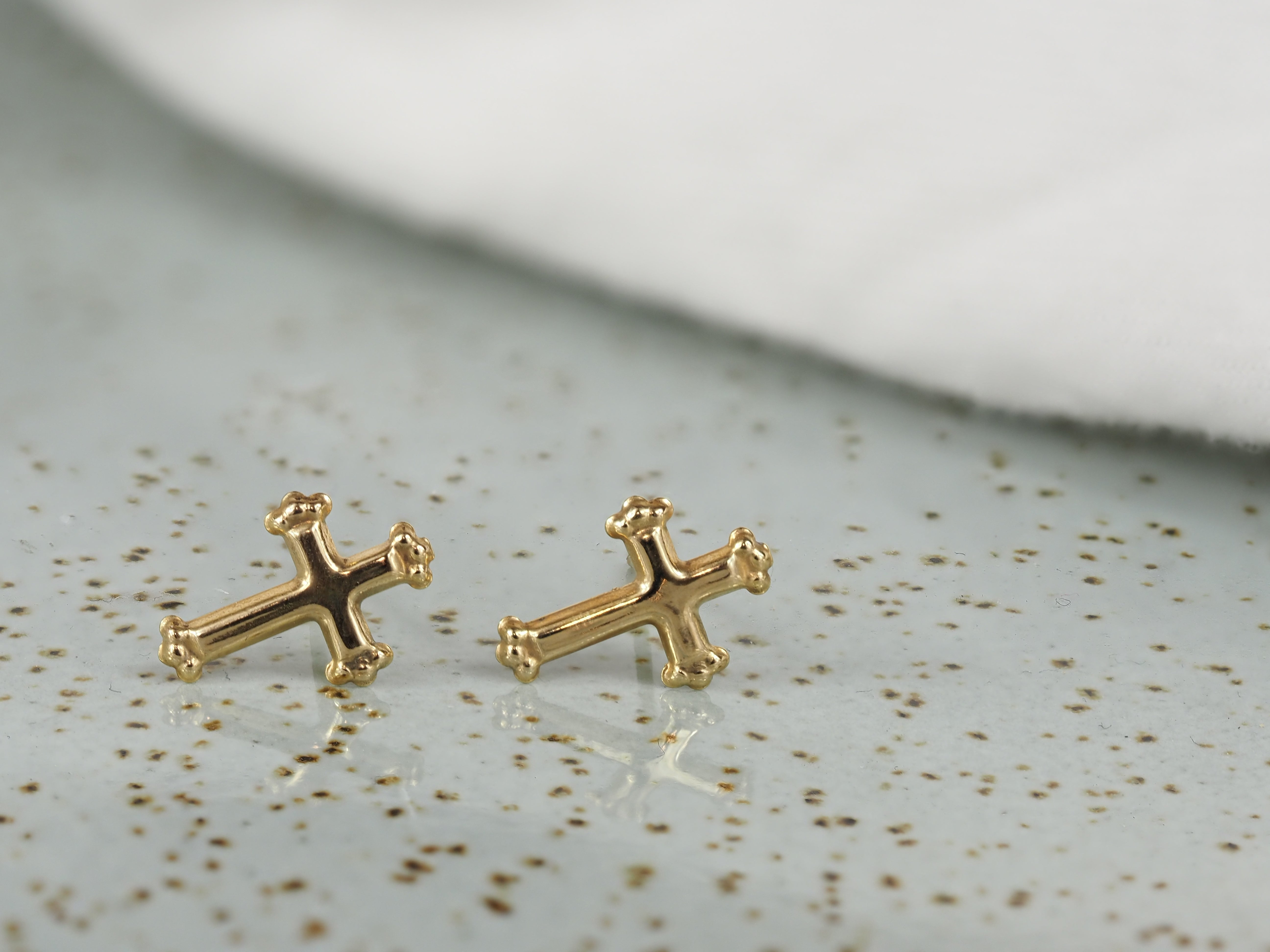 9ct Yellow Gold Cross Stud Earrings