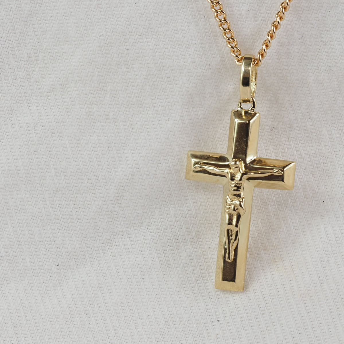 9ct Yellow Gold Crucifix, 21mm