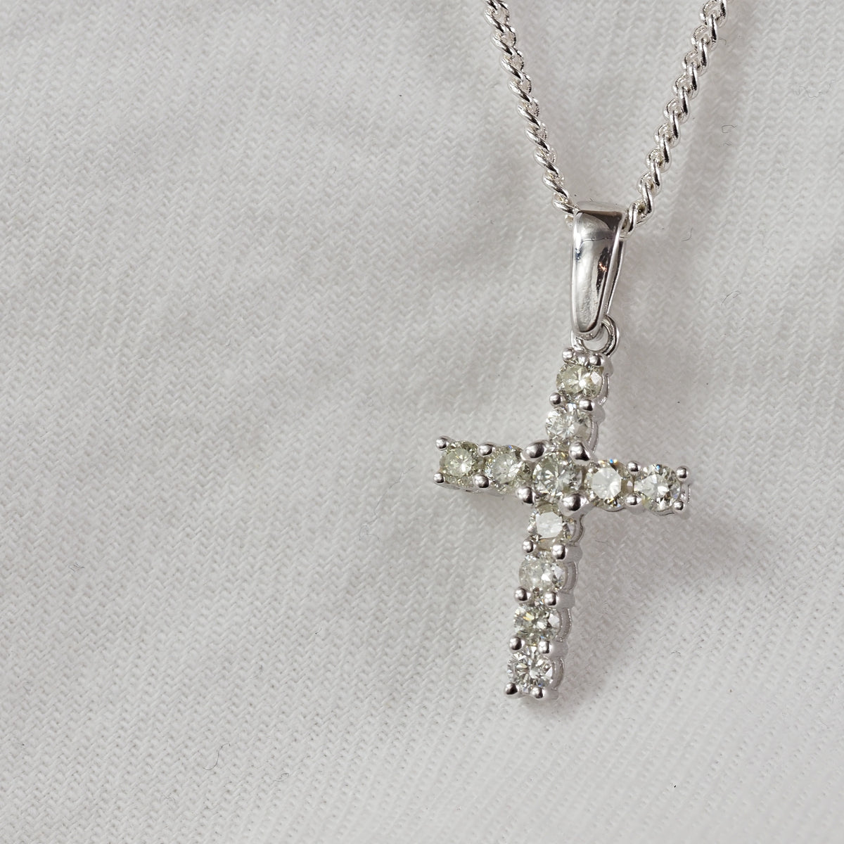 9ct White Gold Diamond Cross, 17mm