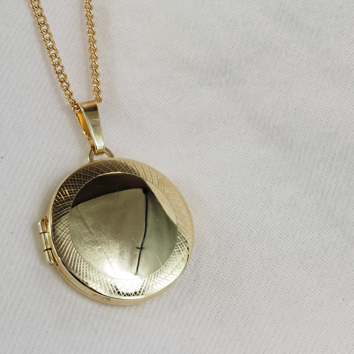 9ct Yellow Gold Round Locket, 22mm