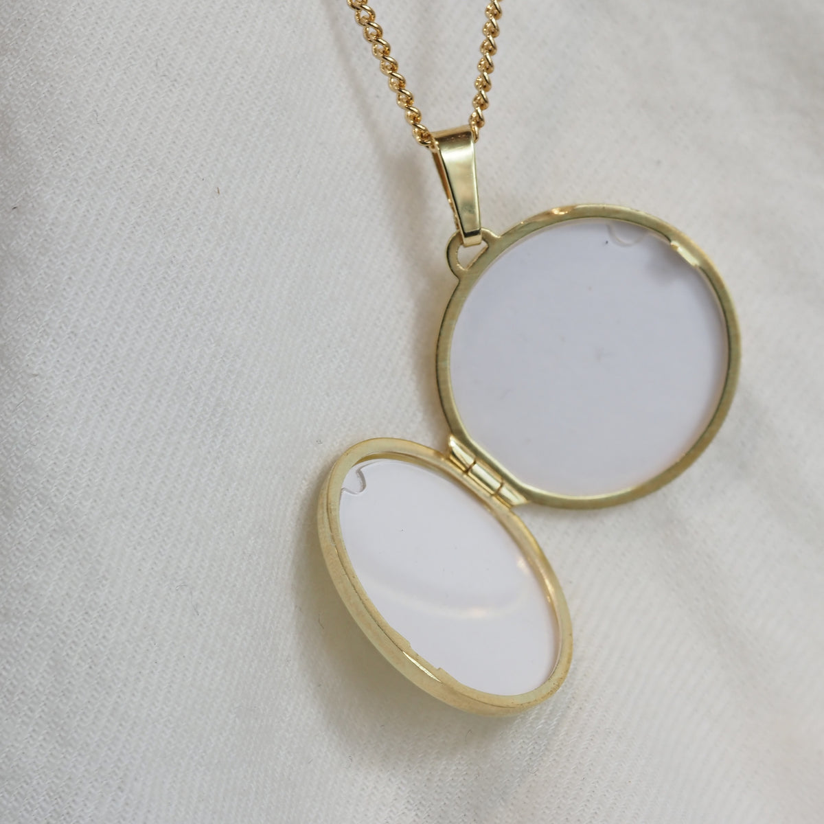 9ct Yellow Gold Round Locket, 22mm