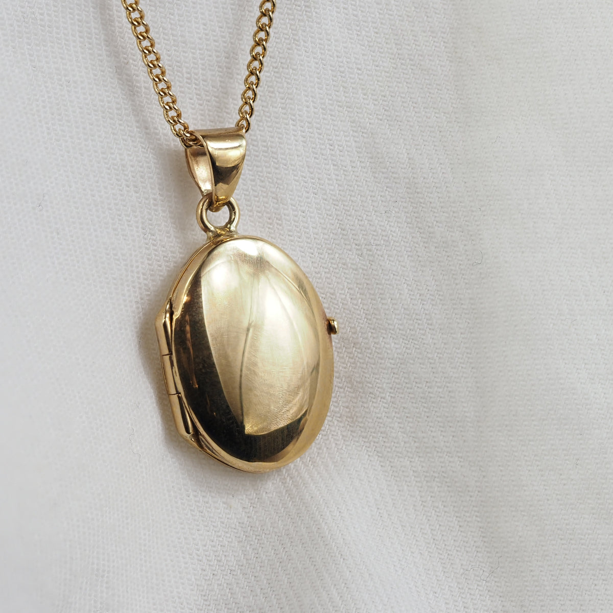9ct Yellow Gold Oval Memorial Locket